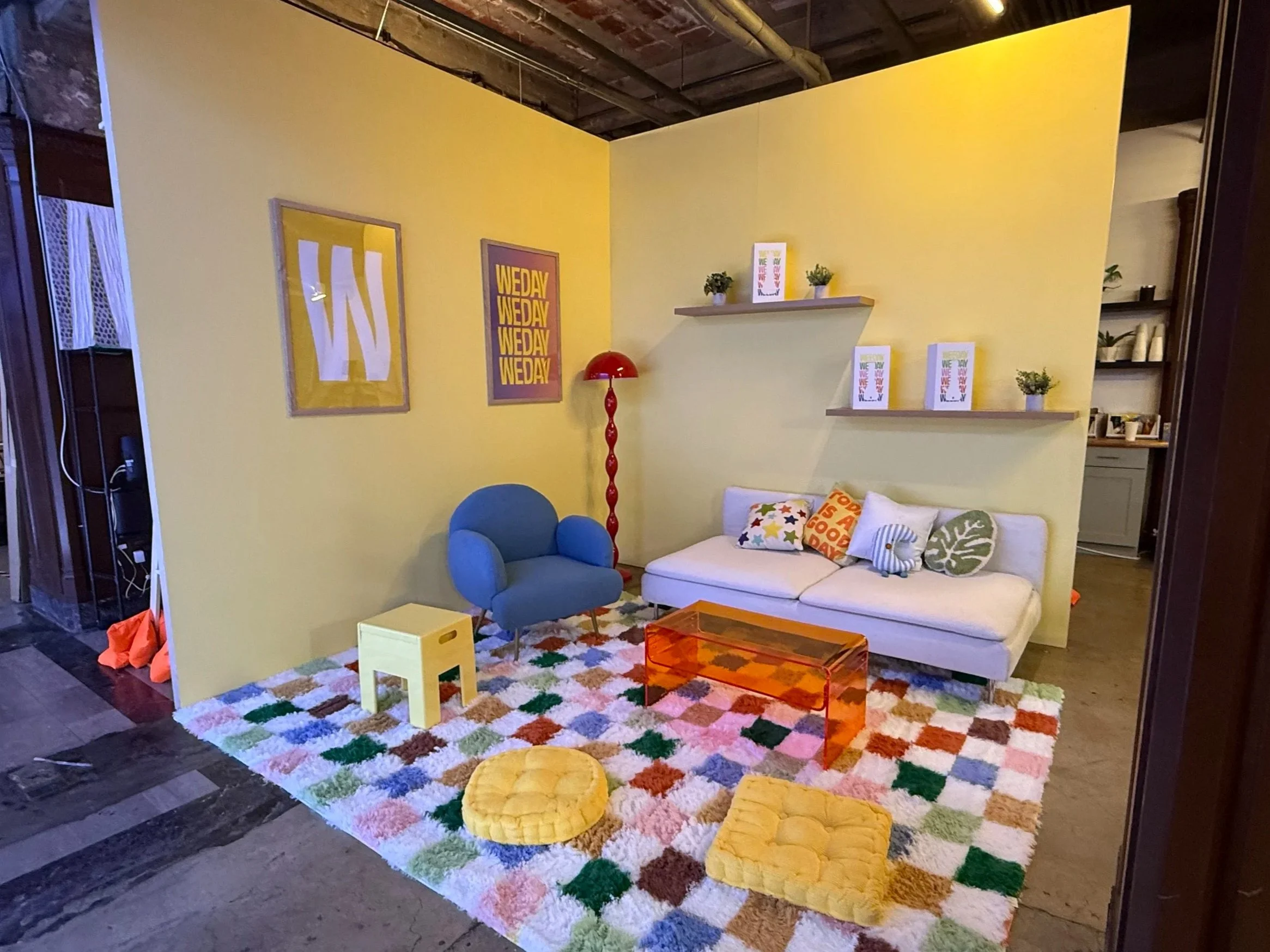 WEEDAY - Commercial Set Build