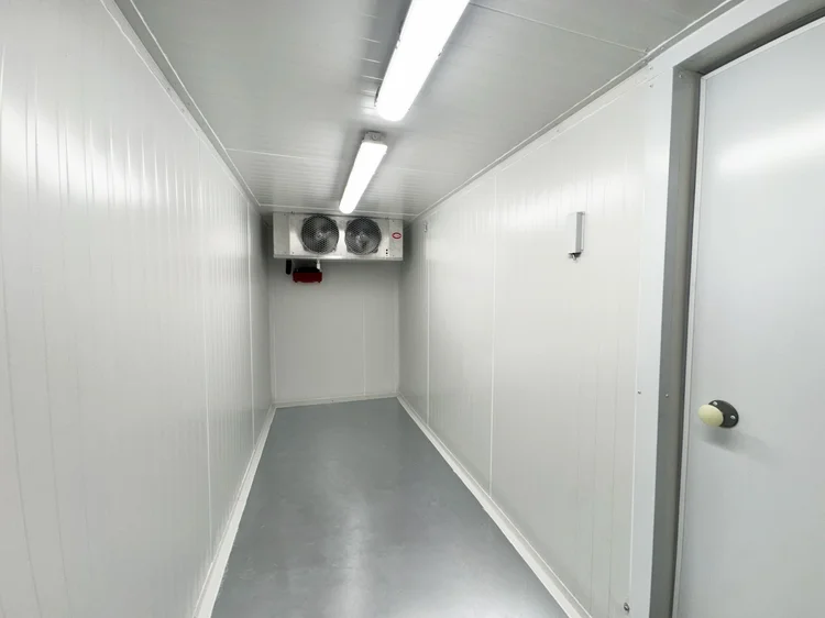 Commercial walk-in cooler with refrigeration system serving Brantford, Ontario businesses