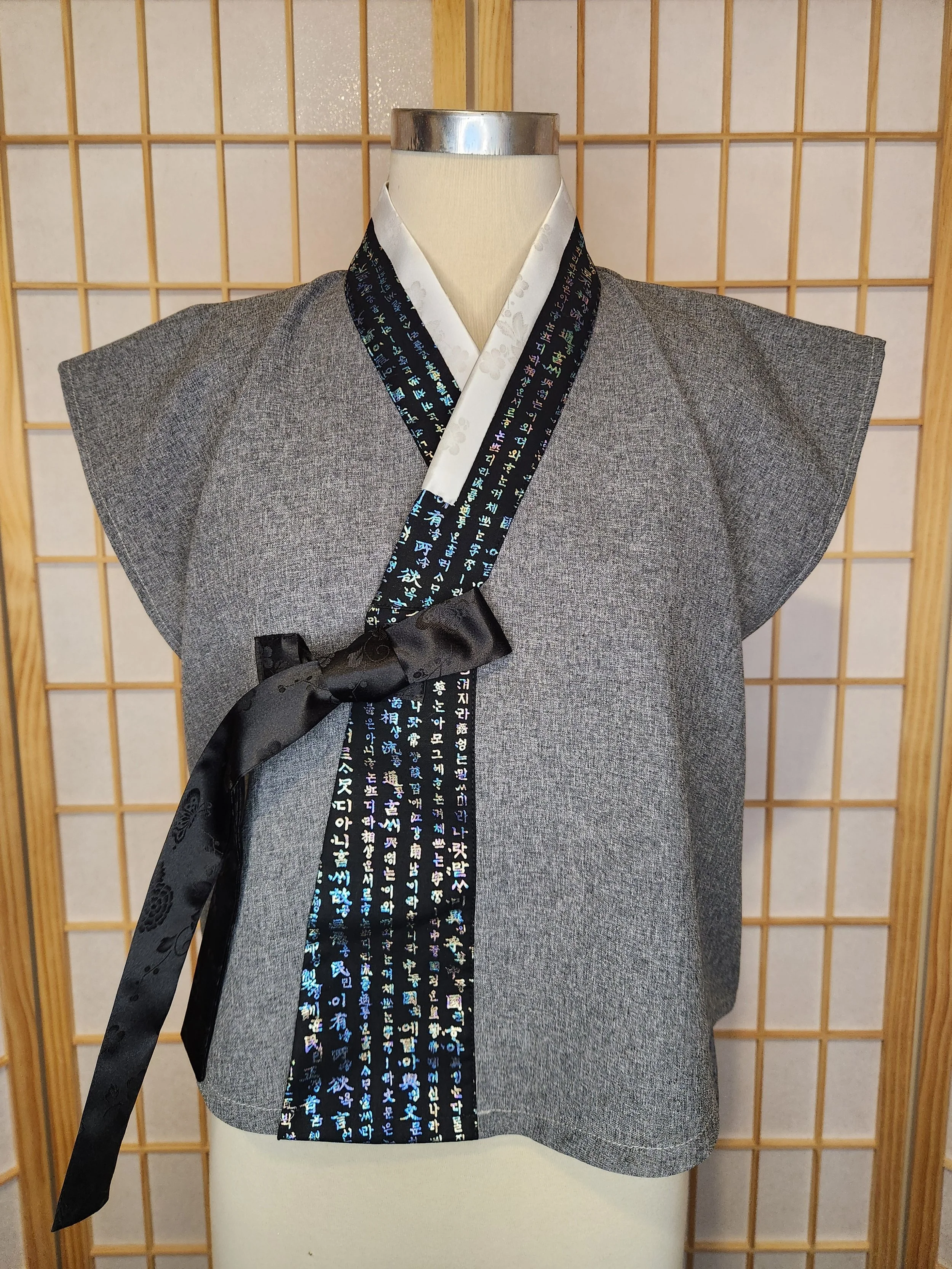[XL] Contemporary Hanbok Style Top - Grey with Pearlized Hangeul