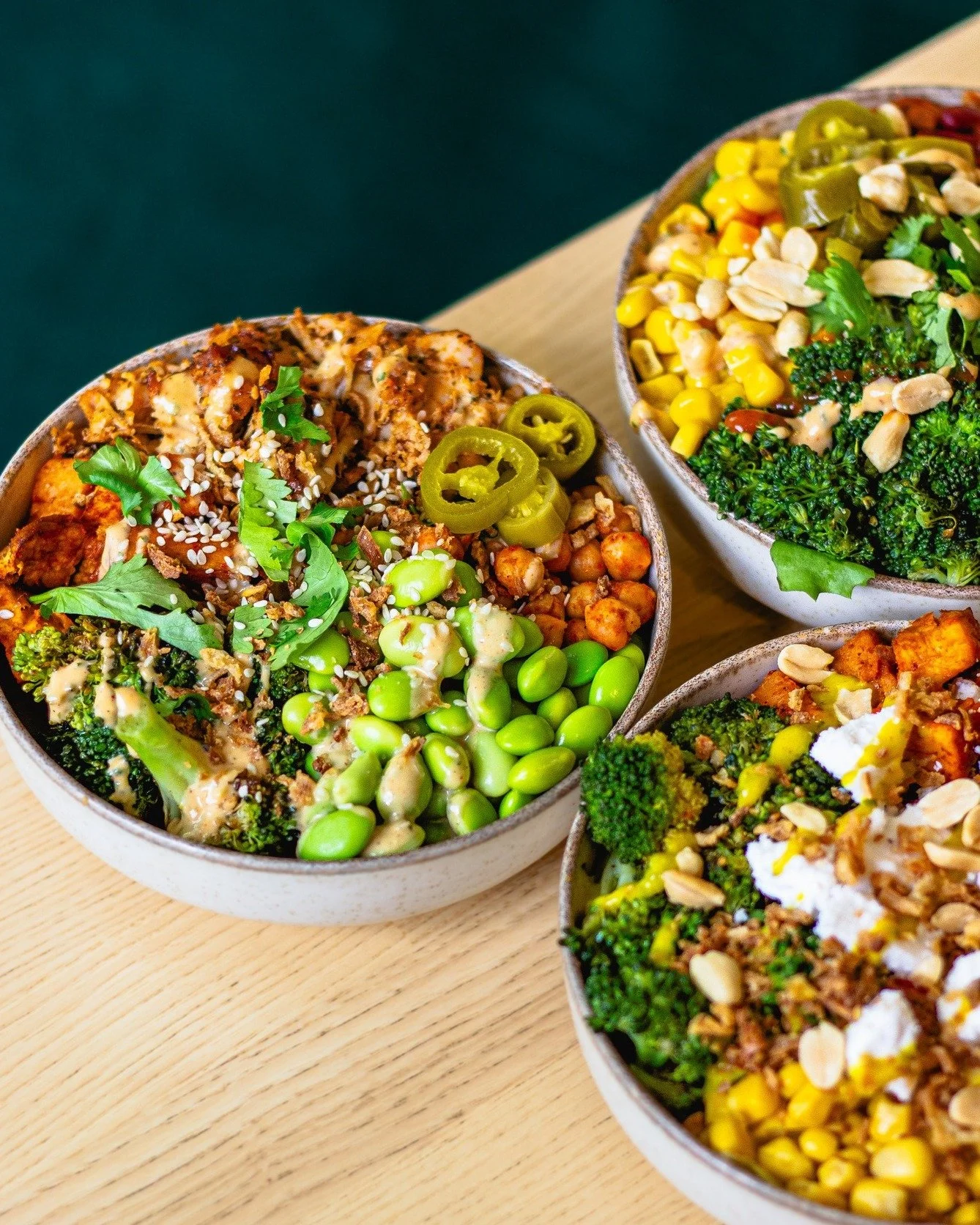 es geht nicht um perfekt.
es geht um bewusst. 🌱

🔥 gyros gains &ndash; creamy tahini, ger&ouml;steter brokkoli, s&uuml;&szlig;kartoffeln, crunchy edamame &amp; bio h&auml;hnchen-gyros aus mecklenburg.

eine unserer flex bowls &ndash; f&uuml;r alle,