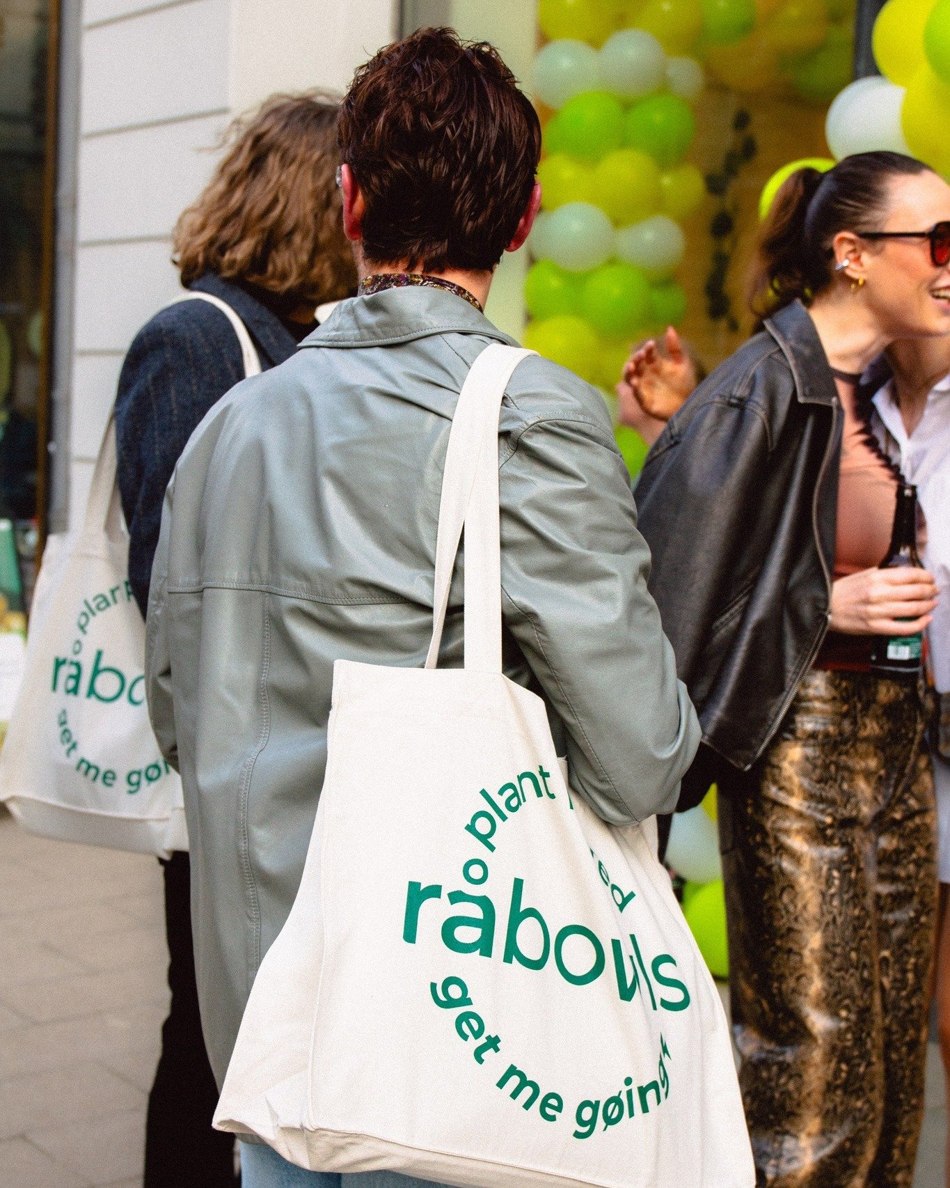 junk food chains ersetzen. durch echtes essen. durch energie. durch bewusstsein.

danke an alle, die seit dem opening mit uns diesen weg gehen. this is r&aring;bowls&reg;. plant-powered. flex-focused. always evolving. 🌿