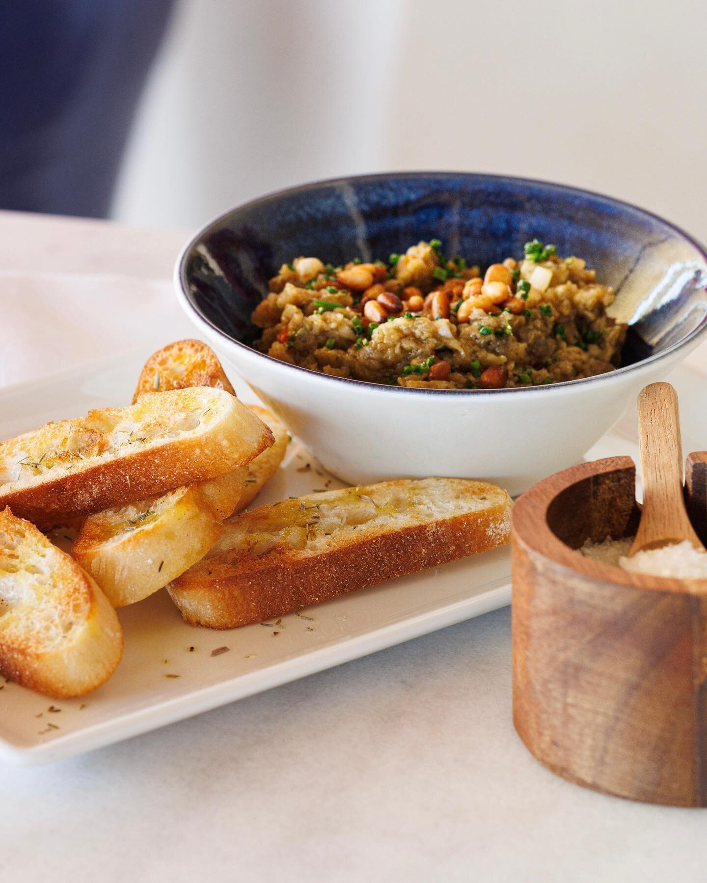 Perfection in a plate: Smoked cold eggplant spread with pine nuts, parsley and grilled garlic bread 

For reservations:+ 34 621 12 10 34 | reservations.ibiza@ammosgreek.com 

#AmmosGreekRestaurant #ibiza #playadenbossa #ibizarestaurants #ibizaguide