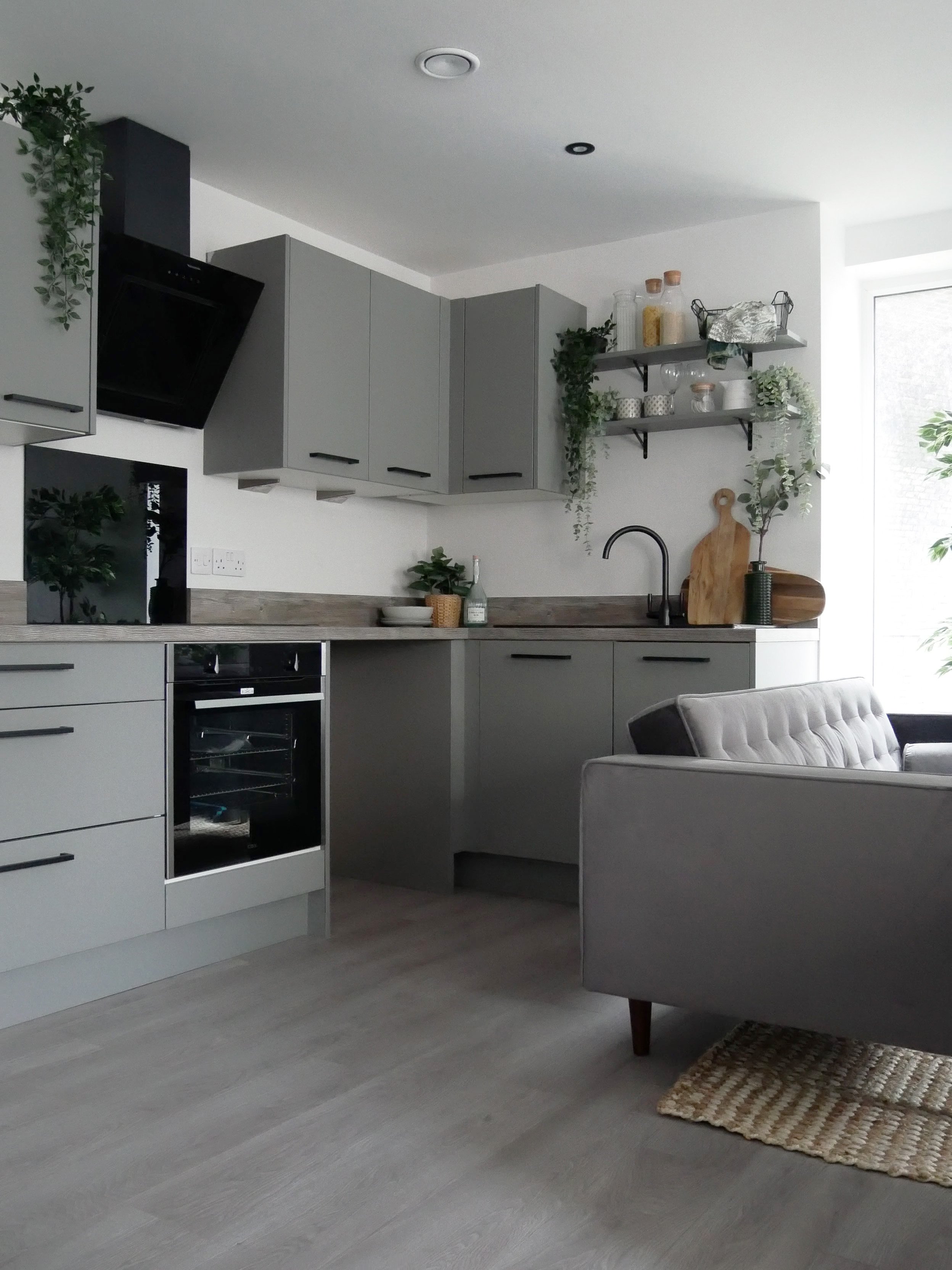 Kitchen2.jpg