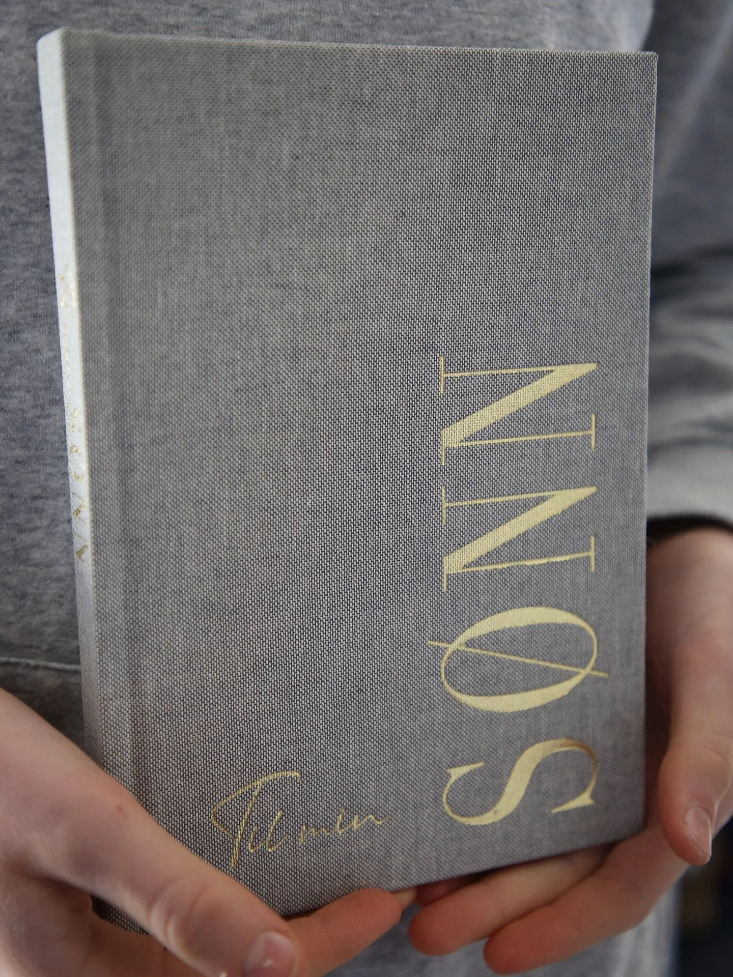 Hvem har sagt at ikke pappaene kan skrive til barna sine? 👨❤️✍🏼❤️👶🏼

Boken &laquo;Til min s&oslash;nn&raquo; (eller &laquo;Til min datter&raquo;) er et ypperlig tips til en bok til en pappa! Denne boken kan bli et skattkammer av minner om mye av 