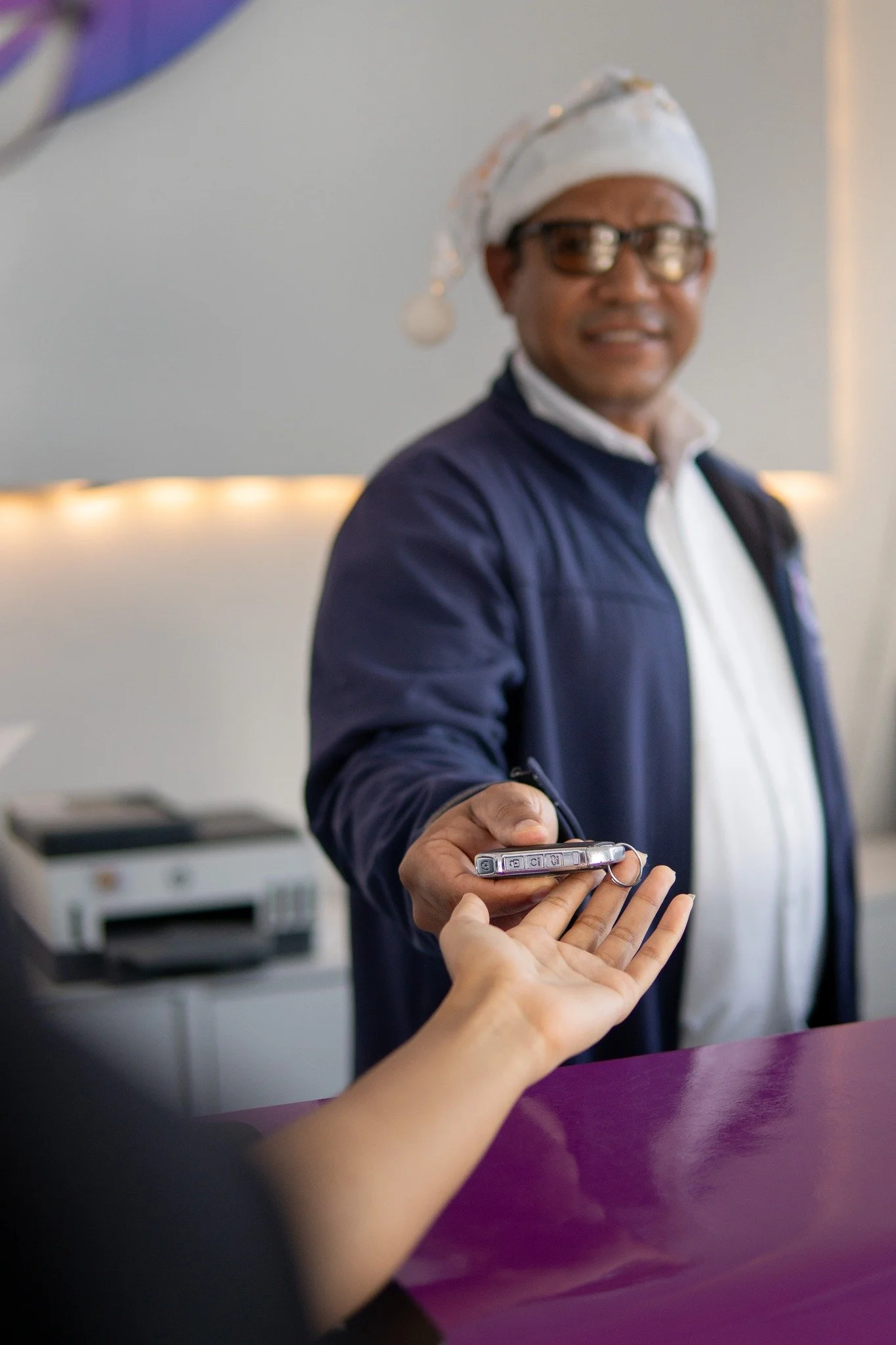 Empezamos a entregar un poco de esp&iacute;ritu navide&ntilde;o junto a tus llaves. 🔑🎄
Renta tu veh&iacute;culo y vive el camino con AmeriRent. 

📲 www.amerirentcarrental.com

#AmeriRent #EsM&aacute;sF&aacute;cil