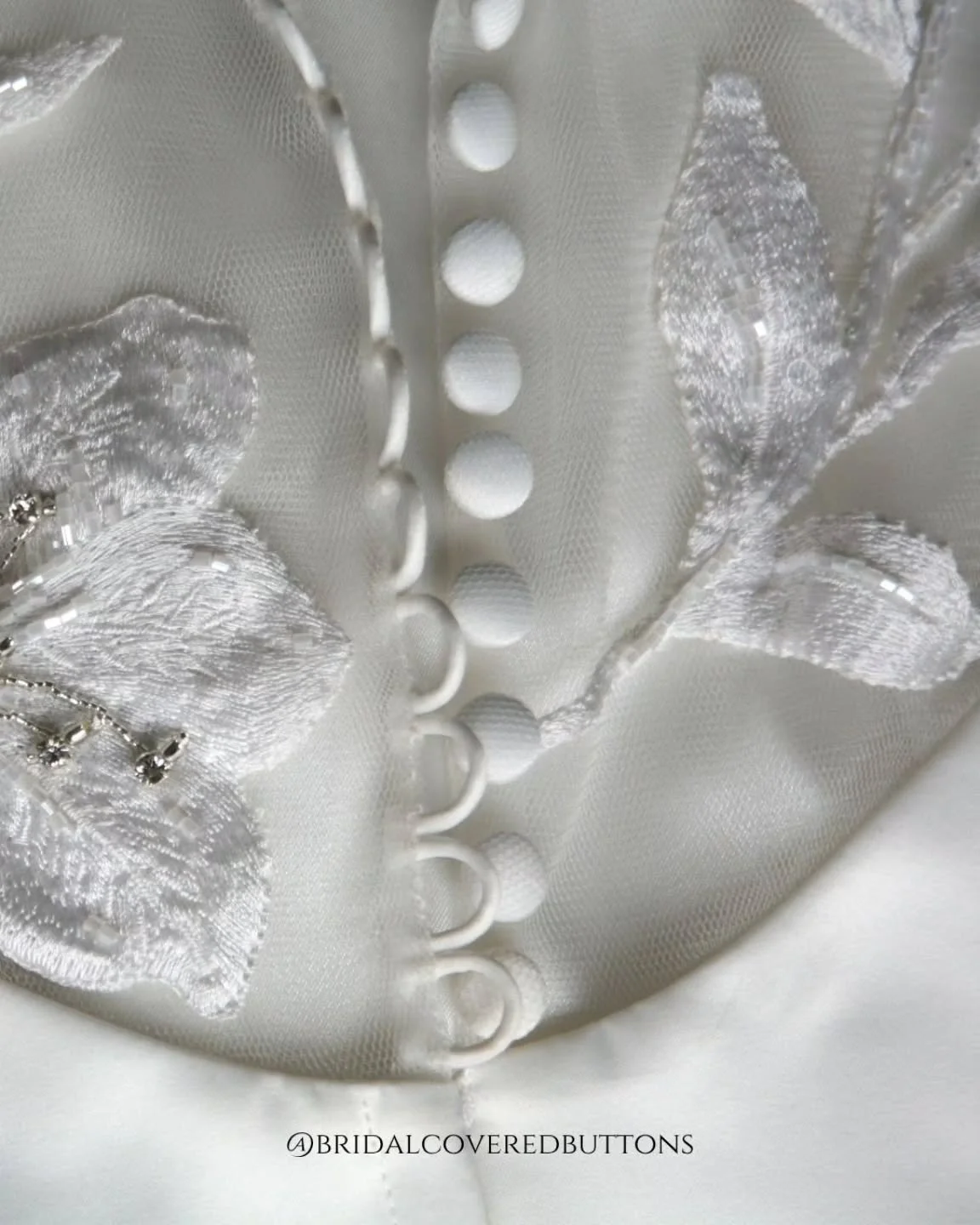 Delicate round buttonloops paired with our 9mm high dome matt tulle buttons create a graceful row of soft detail, adding timeless romance along every opening.

#buttonloops #coveredbuttons #tullebuttons #bridalbuttons #handcraftedbridal #romanticdeta