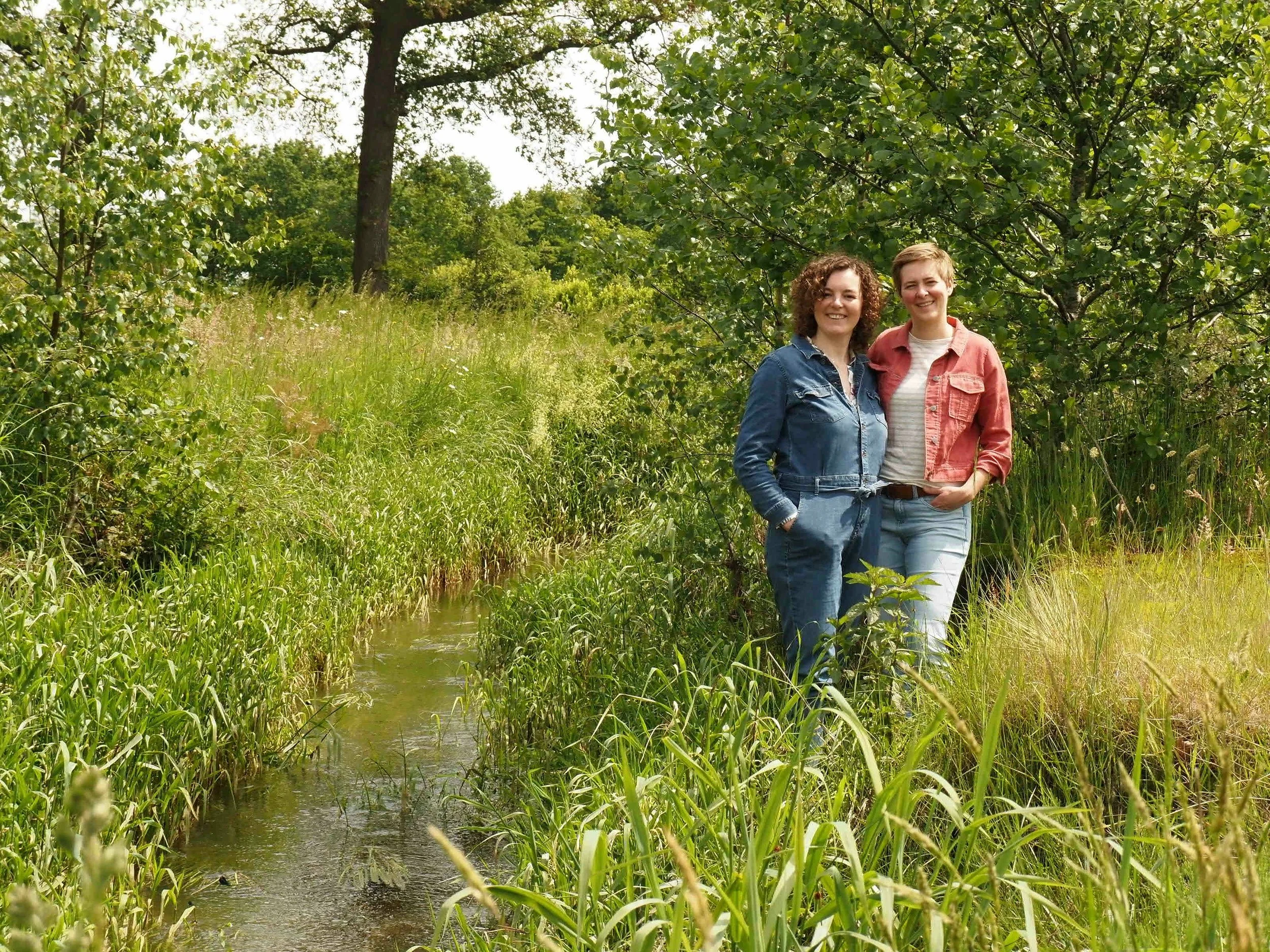 Roos & Michelle bij de Kleine Beerze.jpg