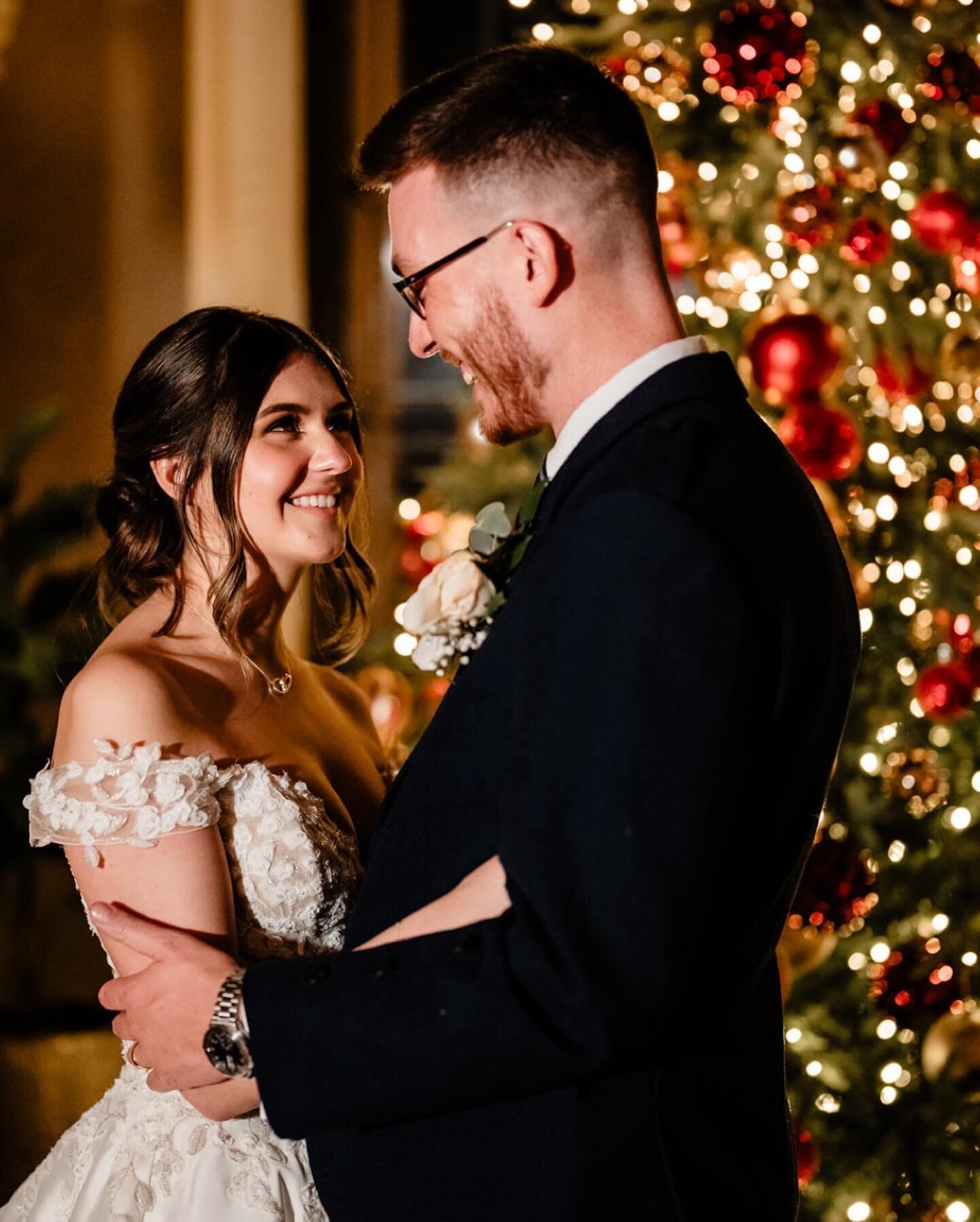 Christmas weddings are here! As those darker nights draw in, I just love making use of all the lights and sparkle at this time of year! 😍 

Awesome suppliers:

@cornhillcastle 
@signaturevideography 
@silvercelebrant 
@arkbridal 
@glasgowpianoman 
@