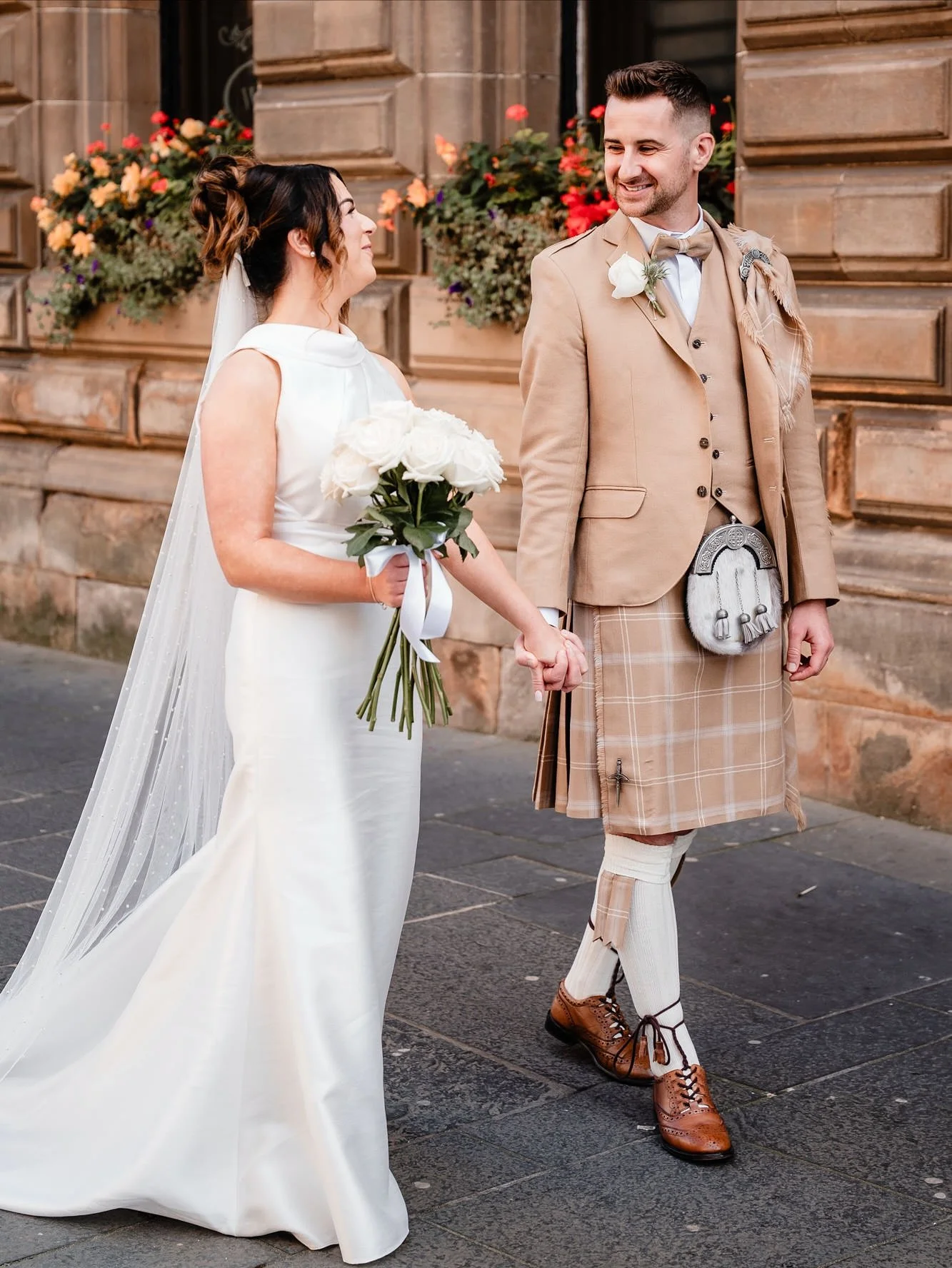 A &amp; C / Glasgow City Chambers Wedding

Chic Glasgow City wedding vibes with this beautiful pair! I&rsquo;ve been so busy and neglecting my feed so here&rsquo;s 5 of my favourites from this gorgeous city wedding. 

Awesome suppliers:

@elmackweddi