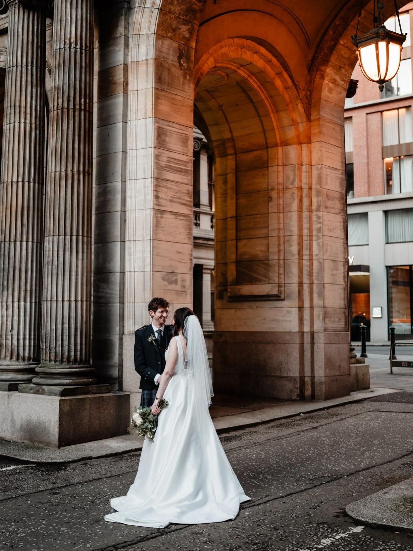 A few favourites from this beautiful Glasgow city wedding ✨
Merchant City has some of my favourite spots - the light, the architecture, the buzz&hellip; it never disappoints!

If you&rsquo;re planning a Glasgow or city-centre wedding, this area is a 