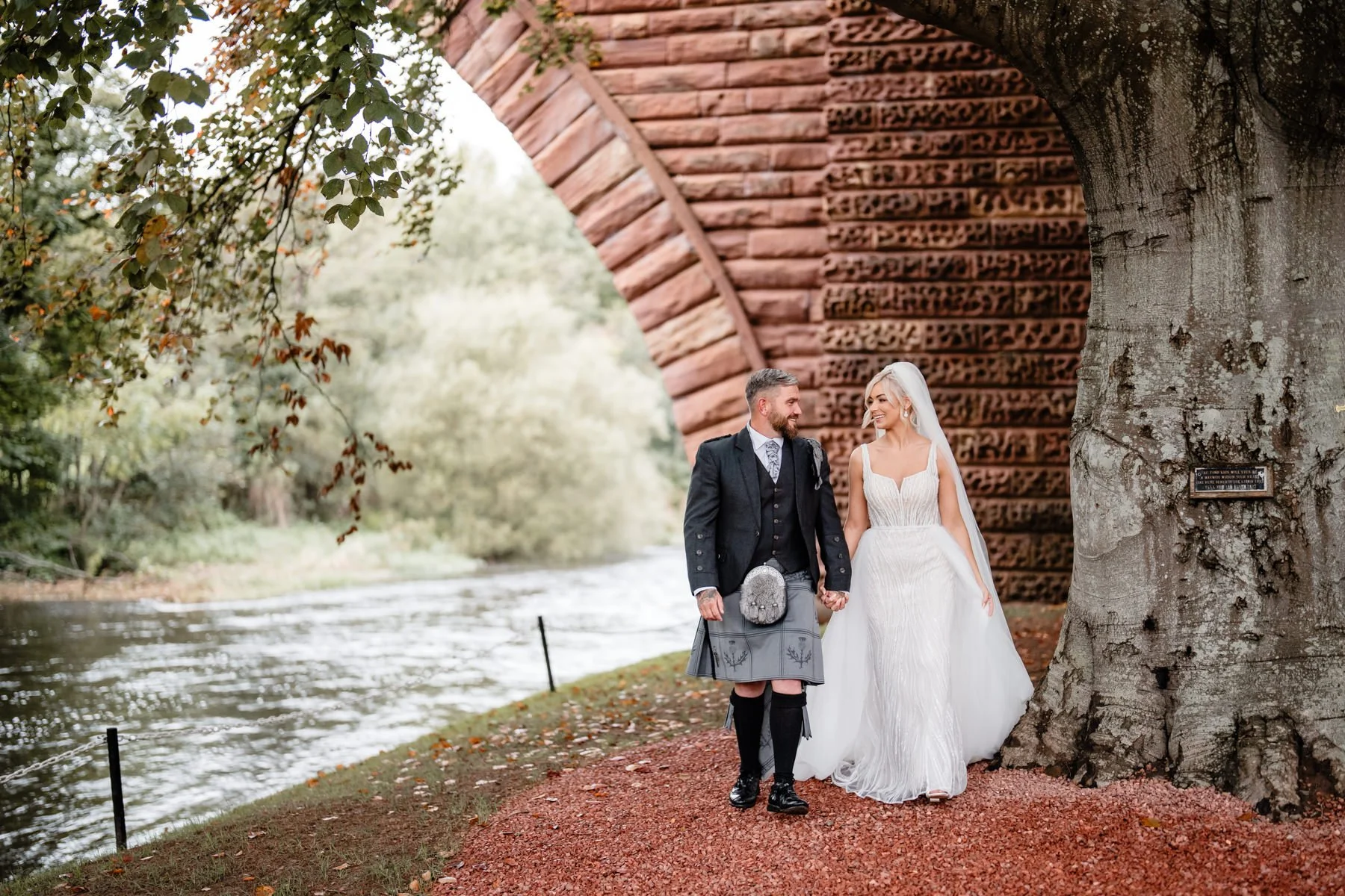 brig-o-doon-wedding-dearlyphotography (26 of 38).jpg