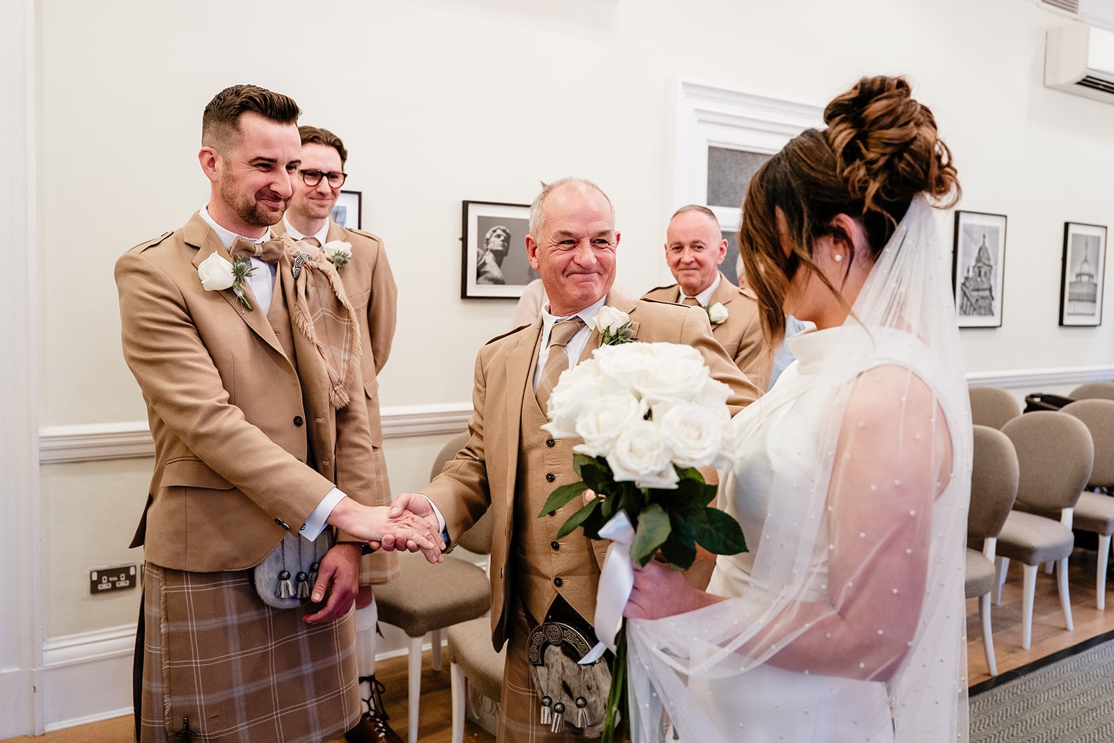 glasgow-city-chambers-wedding-sept25-dearlyphotography (94 of 415)_websize.jpg