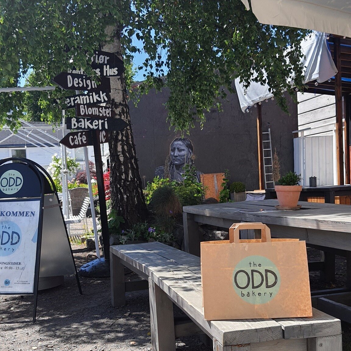 Endelig helg ! Stikk innom &aring; nyt en kaffe og noe bakst i bakg&aring;rden hos oss denne helga!

&Aring;pent fra 9 - 15 Tirs - L&oslash;r. Alt kan ogs&aring; bestilles hos oss p&aring; www.theoddbakery.no

#theoddbakery #kveldem&oslash;lle #surde