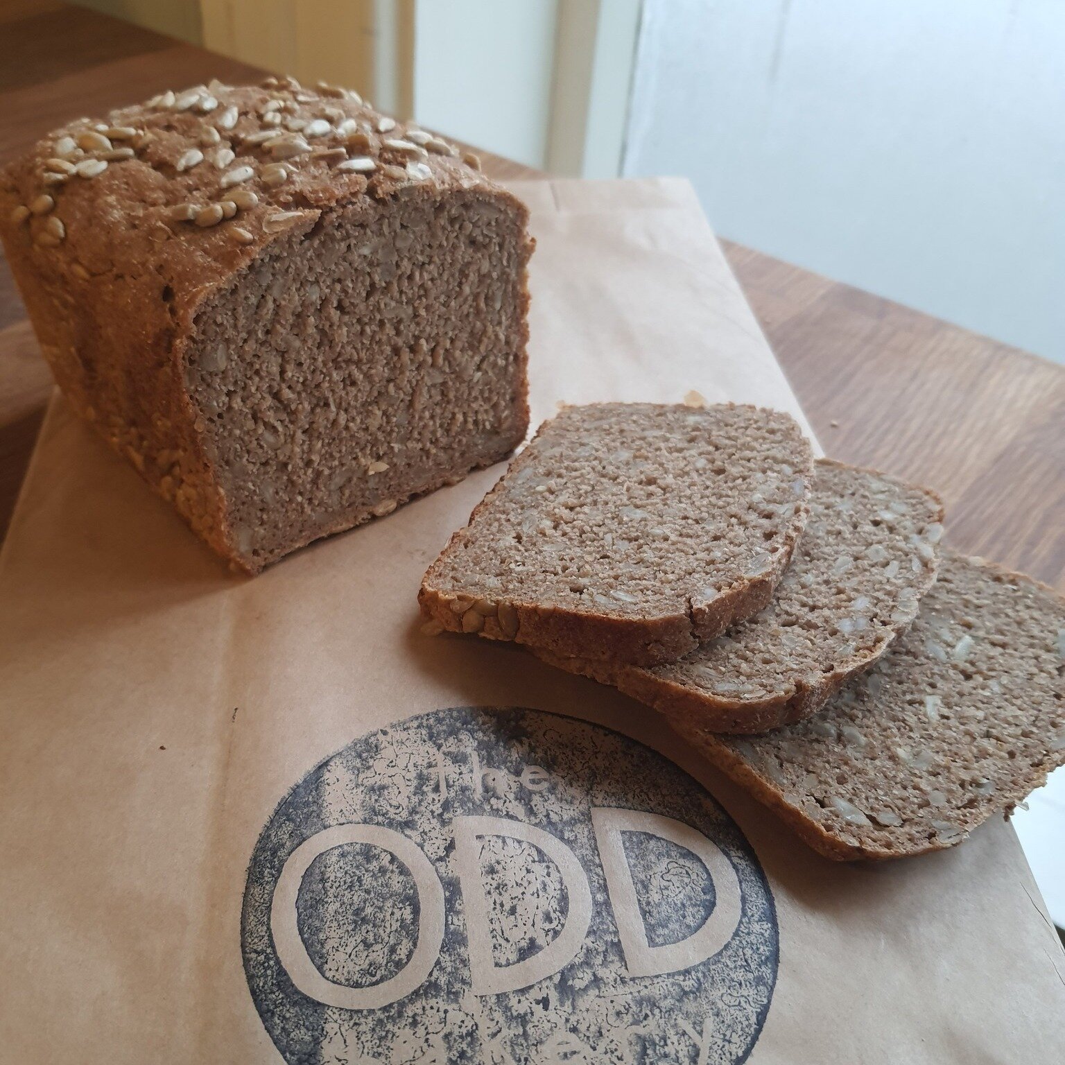 Hver onsdag og fredag lager vi v&aring;rt supergodw 100% grove rugbr&oslash;d som best&aring;r av 100 % ren &oslash;kologisk norsk rug og er utrolig smakfullt, mettende og ikke minst holder seg utrolig godt. 😋🥰

&Aring;pent fra 9 - 15 Tirs - L&osla