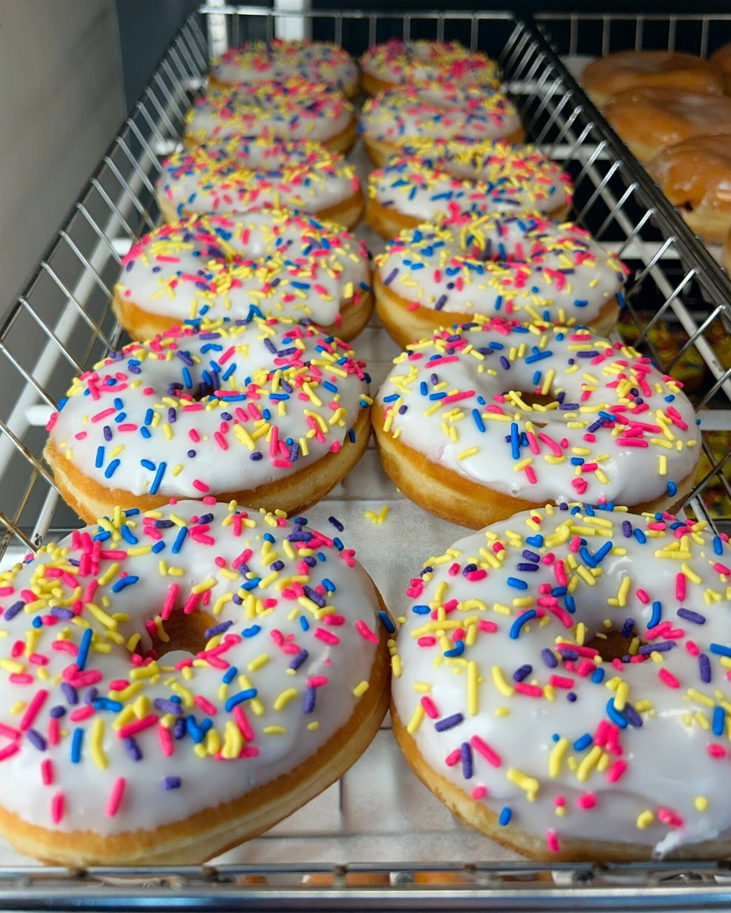 🐰🍩🎉 Happy Easter from Glenn Wayne Bakery! Swing by this weekend to pick up a dozen of your favorite donuts for your Easter celebrations.

Easter Hours:
- Saturday, March 30th: 7 AM - 6 PM (no happy hour)
- Easter Sunday, March 31st: 7 AM - 1 PM (n