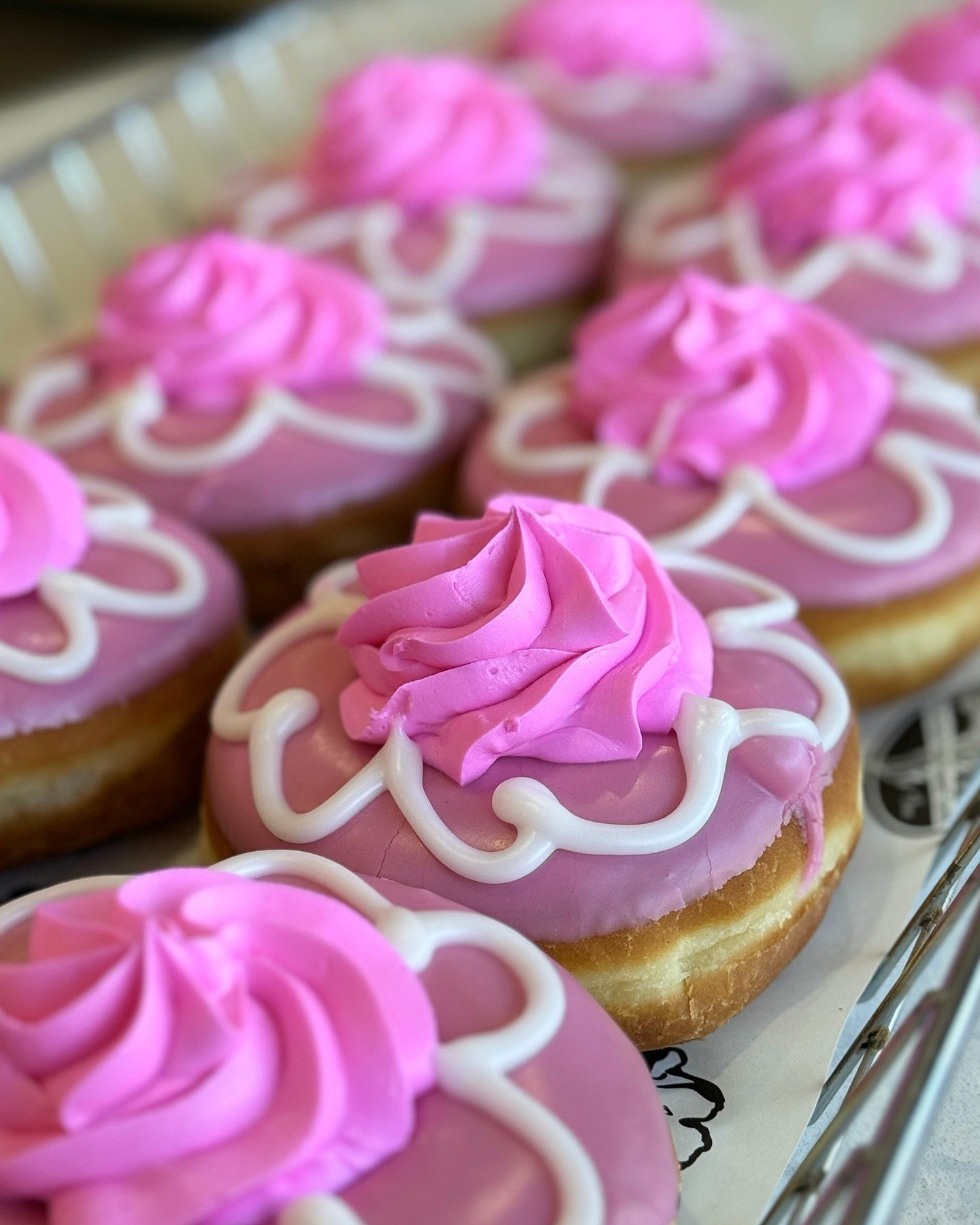 🌸🍩💖 Mother's Day is this Sunday! Make sure to grab her favorite donuts from Glenn Wayne Bakery and make her day extra sweet!

📍 Bohemia, NY
📞 631-256-5140
📞 631-319-6266
🌐 www.GlennWayne.com

#Bakery #Donuts #GlennWayneBakery #LongIsland #Long