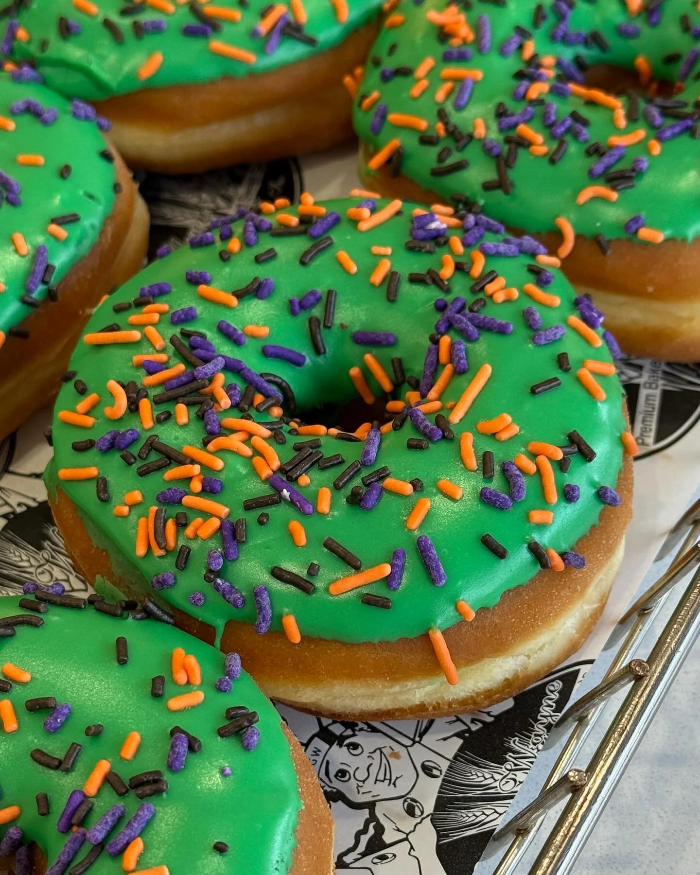 🎃🍩👻 It&rsquo;s the spookiest time of the year and Halloween donuts are back at Glenn Wayne Bakery in Bohemia. From spider webs to pumpkin designs we have plenty of Halloween varieties to choose from. Perfect for parties, classrooms, events, or jus