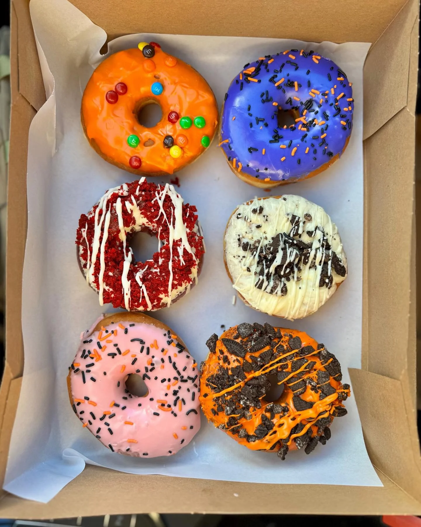 ππ»π© It’s officially Halloween! Time to treat yourself to something sweet. Have you grabbed your Halloween donuts from Glenn Wayne Bakery yet? Hurry in before they’re gone — we’re open until 4 PM!
πΈ @angelocarbajal_
#Hall