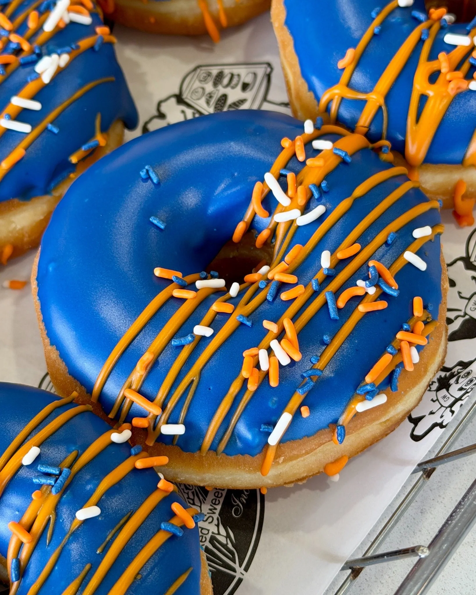 Mets and Yankees donuts are now available at Glenn Wayne Bakery, just in time for Opening Weekend. Whether you&rsquo;re backing the Bronx or Queens, we&rsquo;ve got your game day pick ready in the case. ⚾🍩🔥