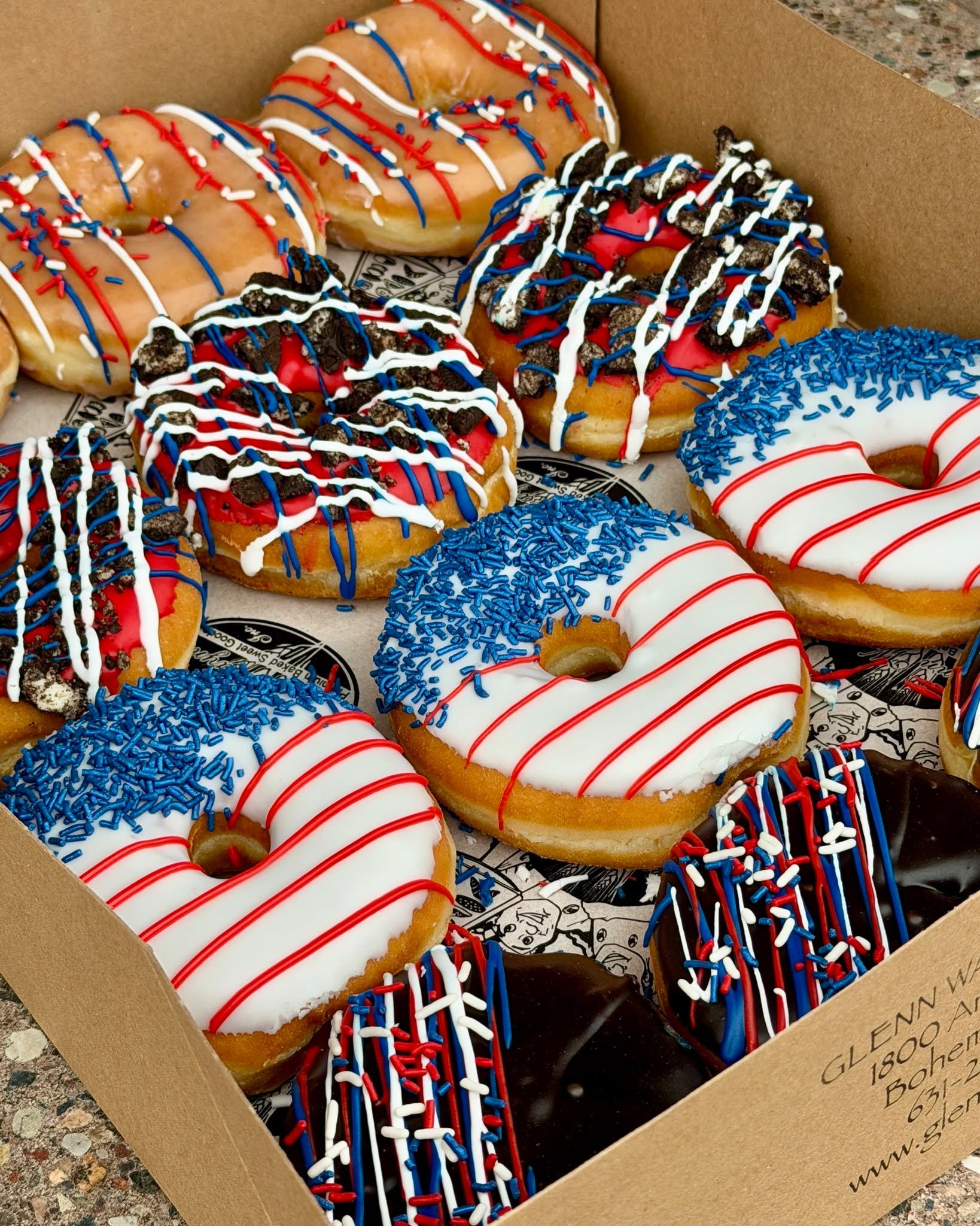 Glenn Wayne Bakery is now taking pre-orders for our pre-selected Memorial Day donut box, available for pickup any day during Memorial Day weekend. Boxes cannot be changed and will sell out, so call 631-256-5140 ASAP to place your order. 🇺🇸🍩📞