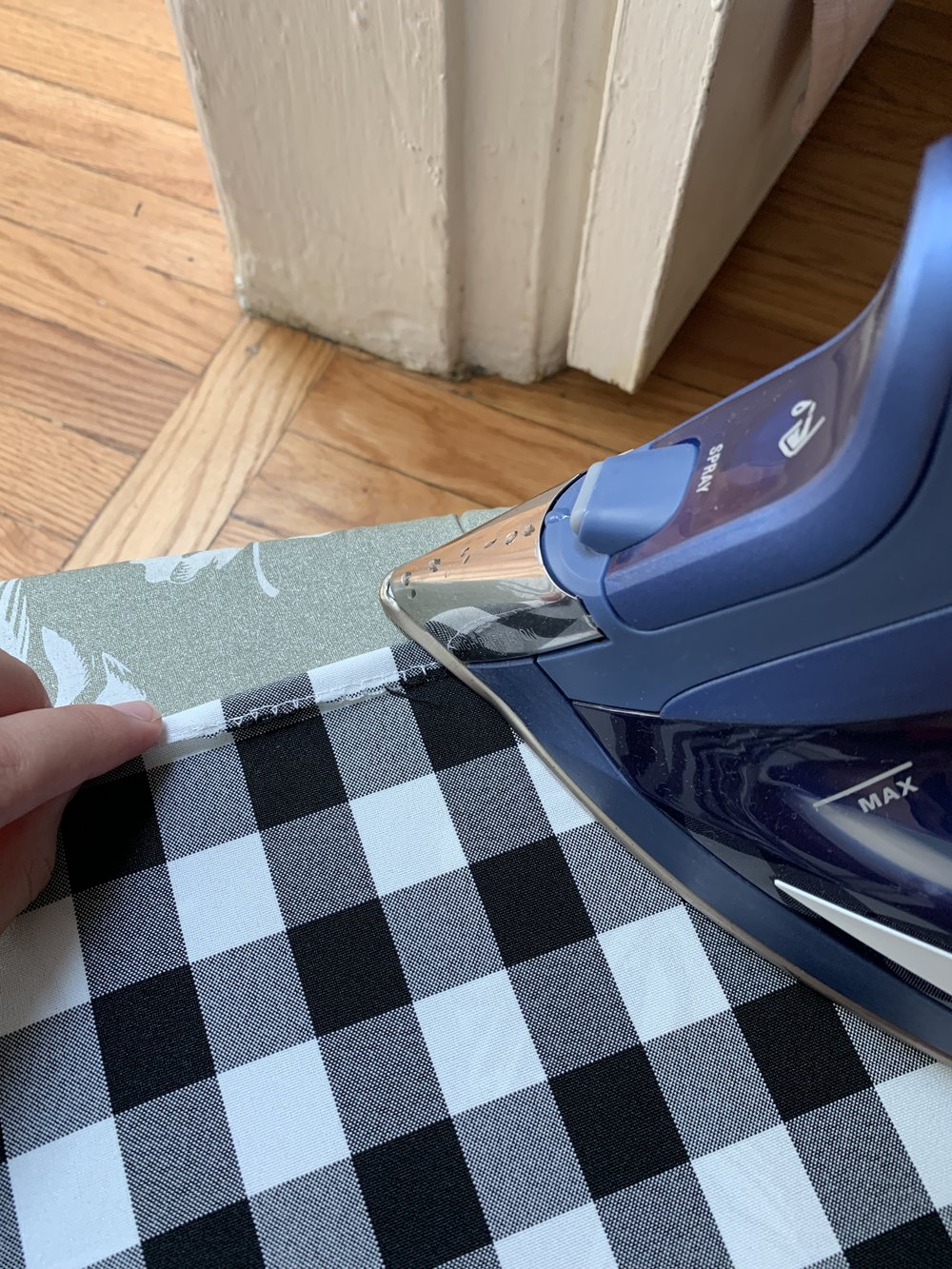 Pressing the hem at 1cm seam allowance