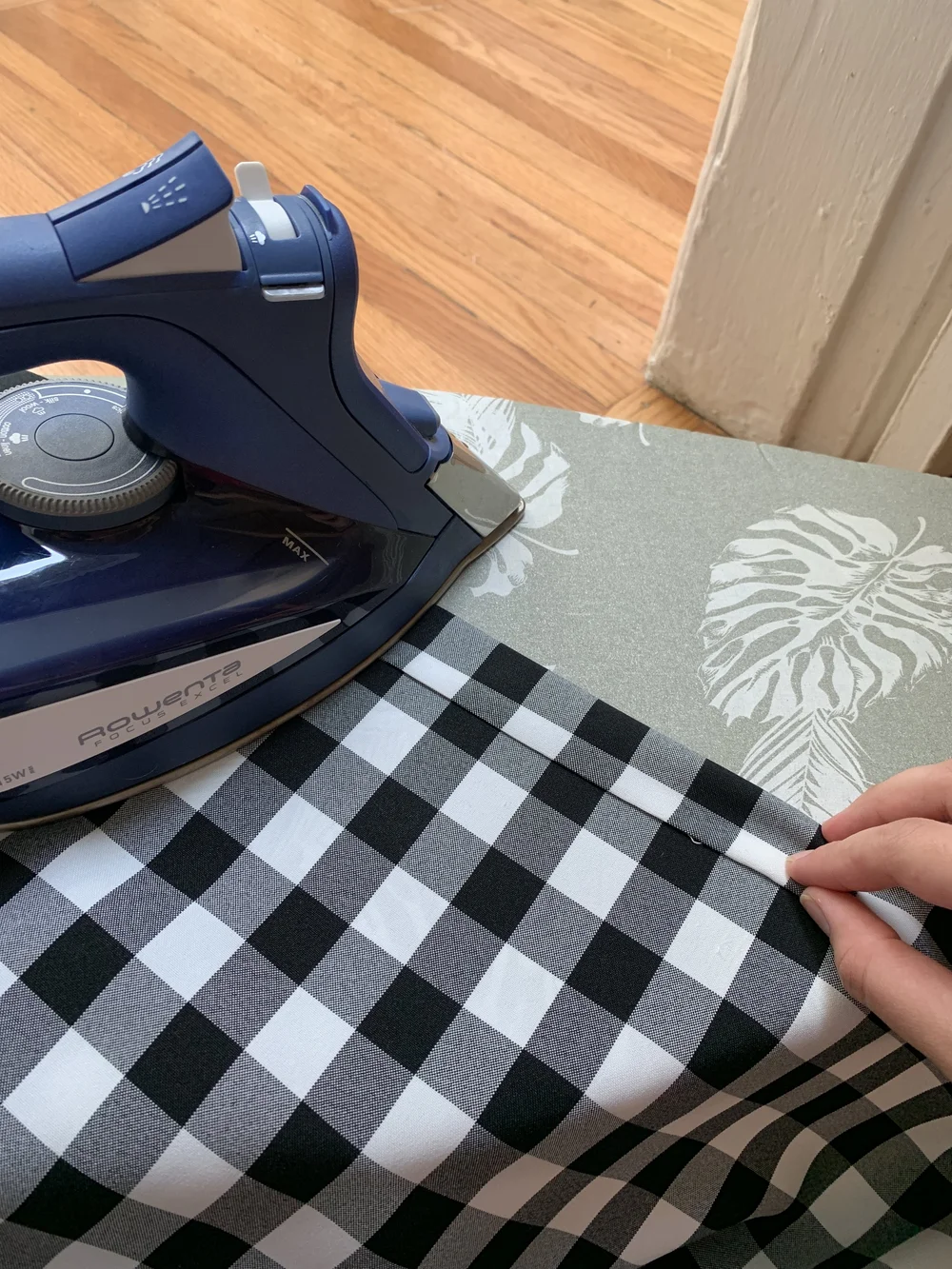 Press a 3cm hem line