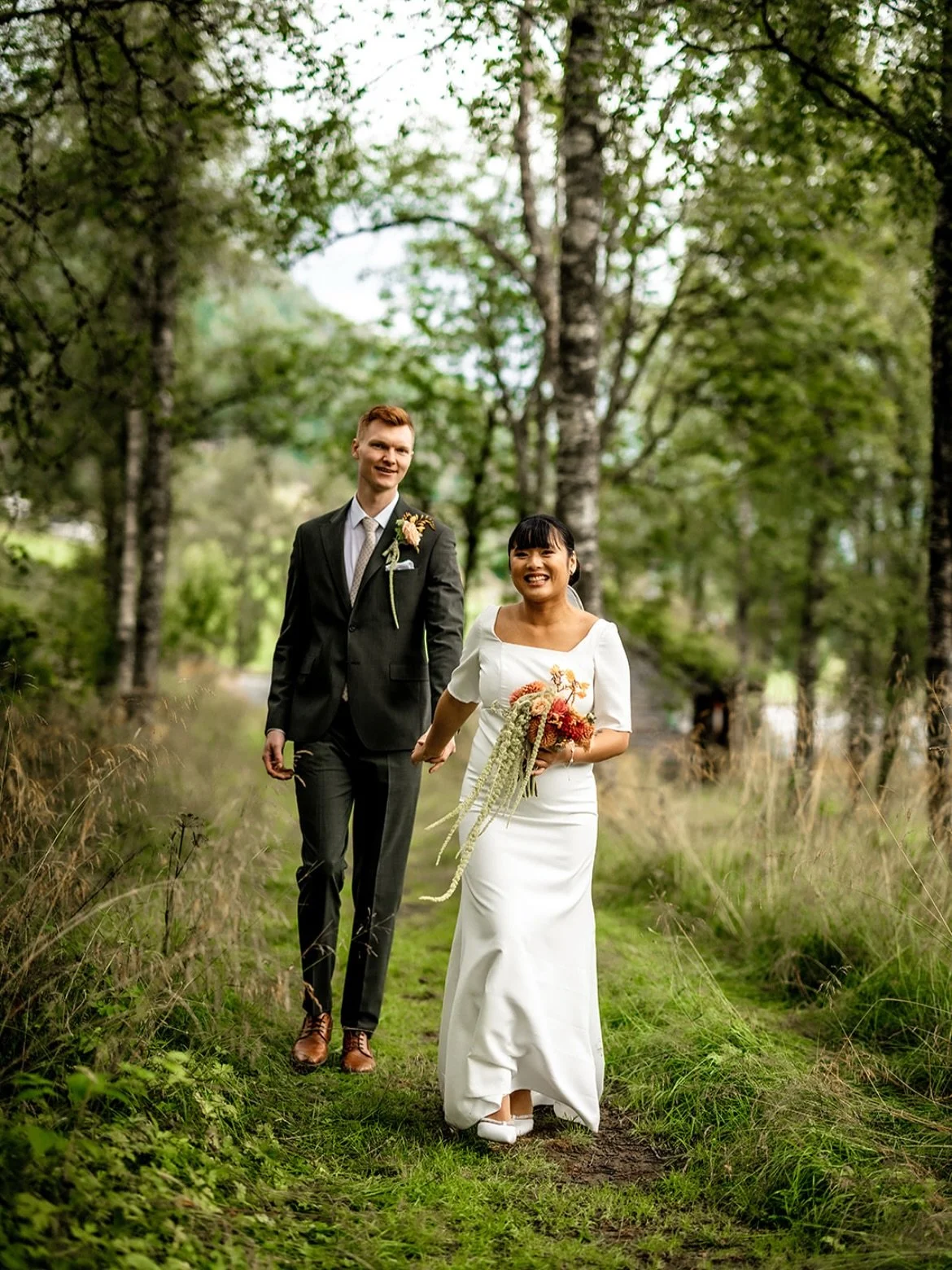 Se p&aring; disse fineste folka! Det var superg&oslash;y &aring; skape disse blomstertankene p&aring; ekte; solnedgang og gr&oslash;nt🌅💚 Takk for at jeg fikk lov &aring; ta del i den store dagen, ingenting er finere🌸

Alle de nydelige bildene: @me