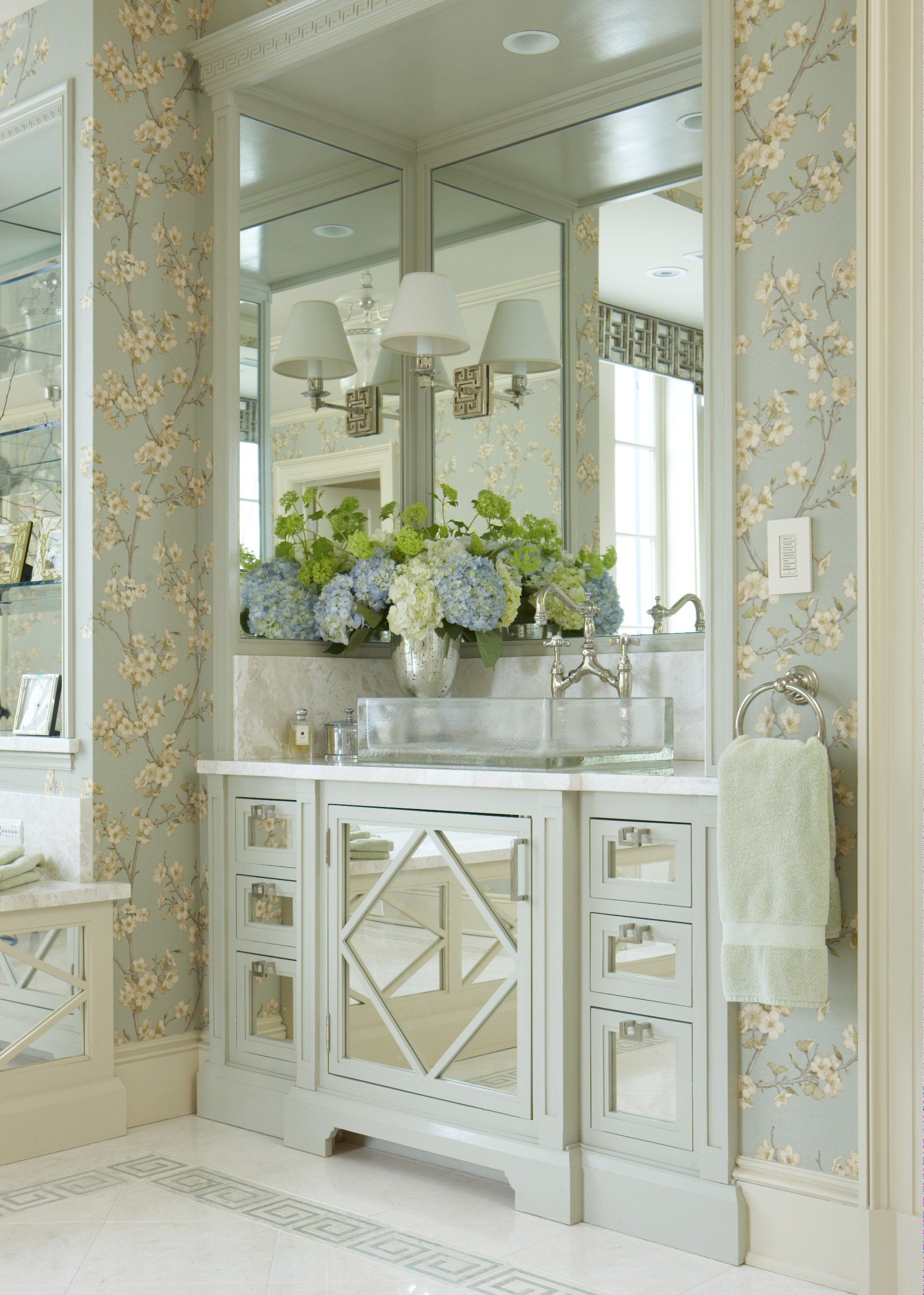 21-vanity-mirror-elegant-clean-white-transitional-colonial-greenwich-connecticut.jpg
