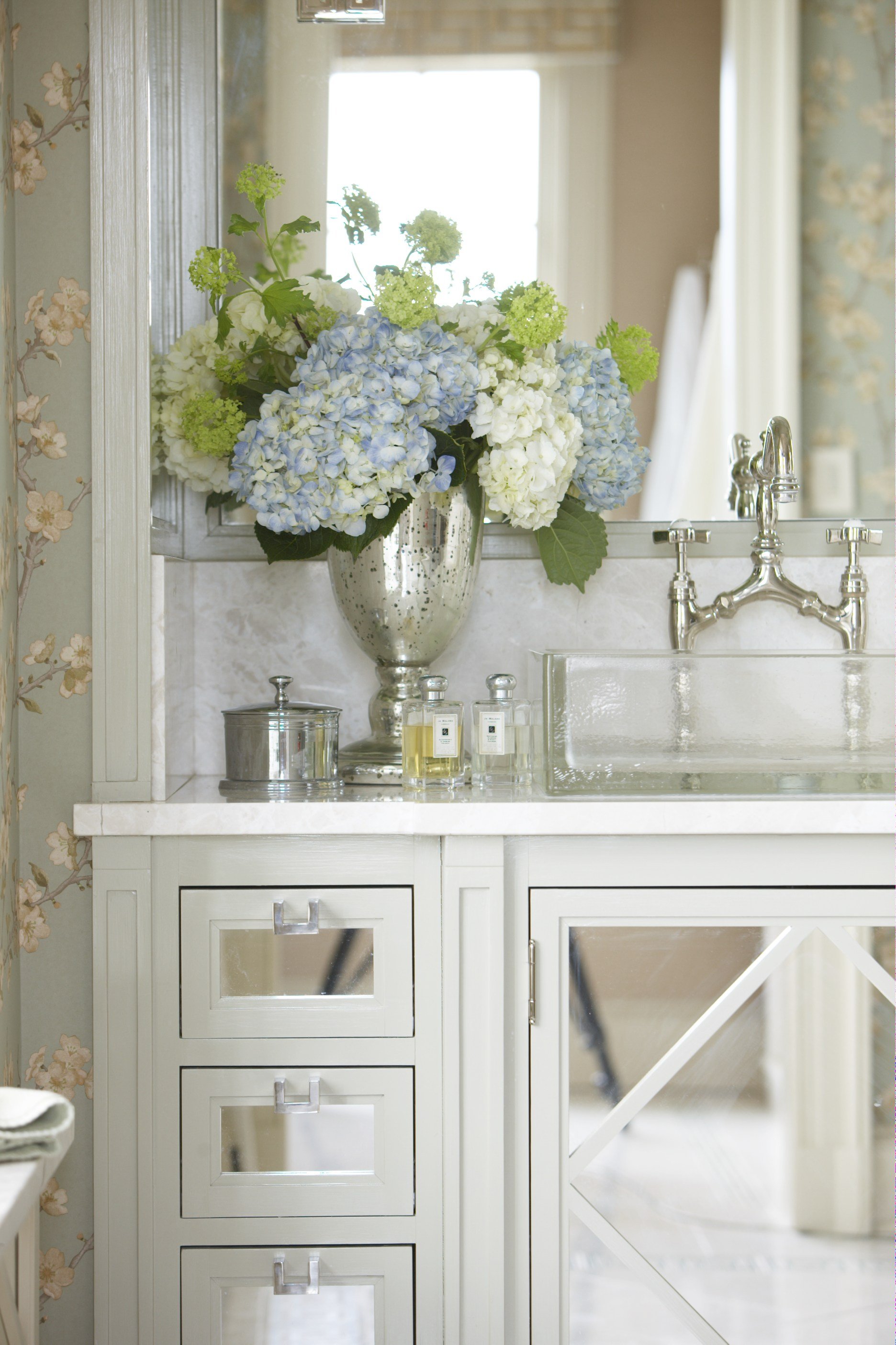 22-vanity-mirrors-clean-elegant-transitional-colonial-greenwich-connecticut.jpg