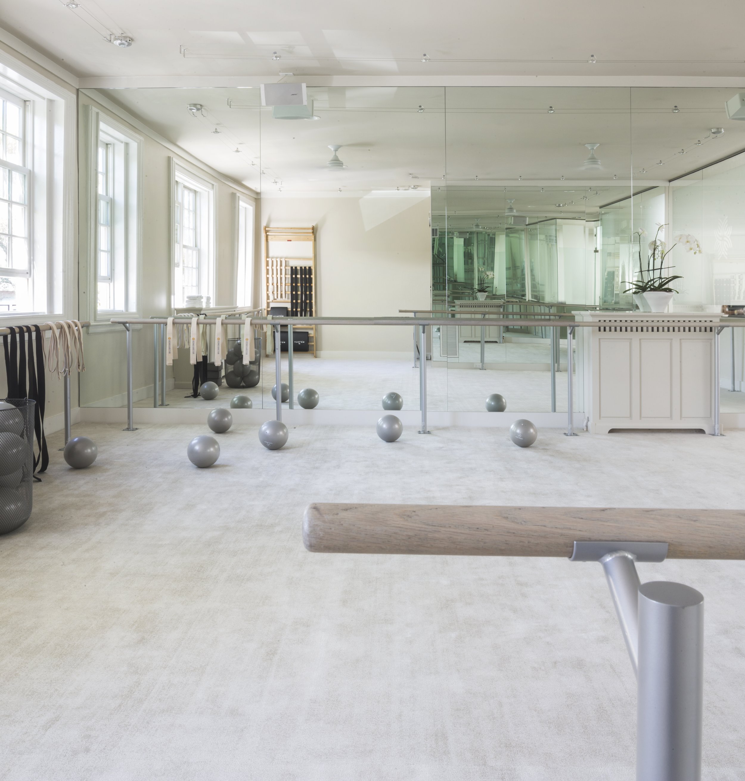 7-exercise-room-modern-white-mirror-bright-open-greenwich-barre-studio.jpg