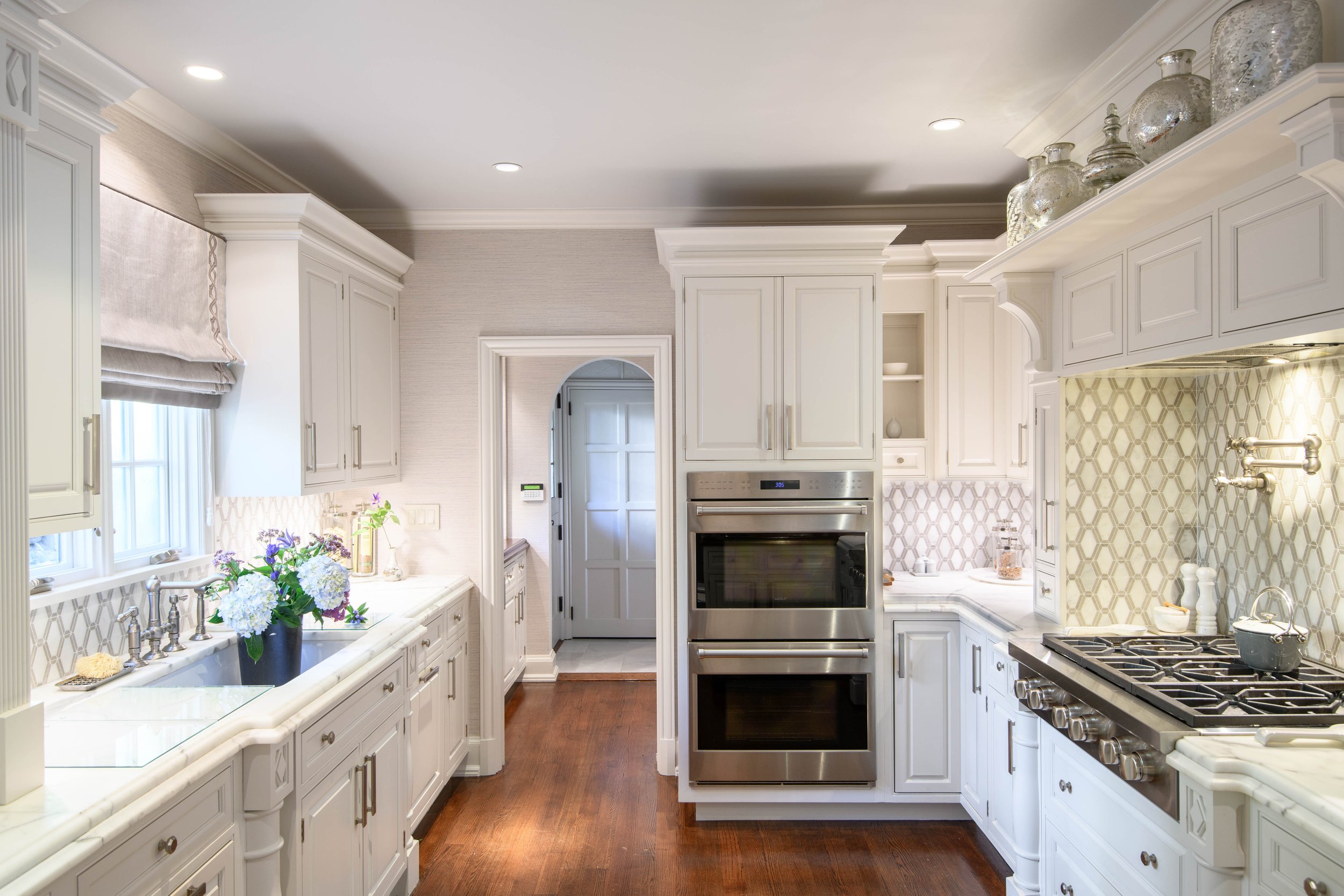 15-white-kitchen-chic-backsplash-open-westechester-rinfret-interior-designs.jpg