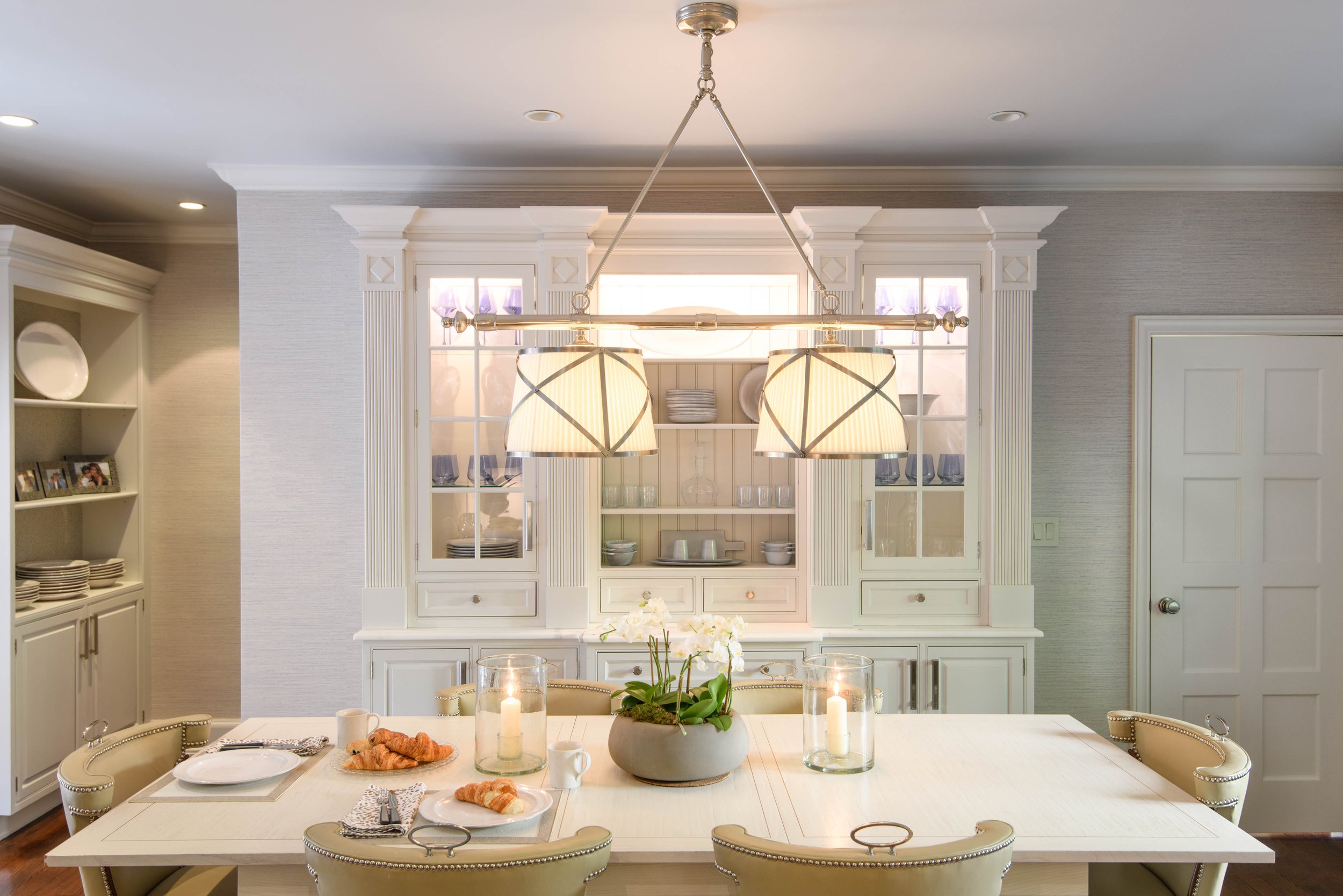 12-dining-area-eggshell-white-warm-cool-light-classy-cabinets-westechester-rinfret-interior-designs.jpg