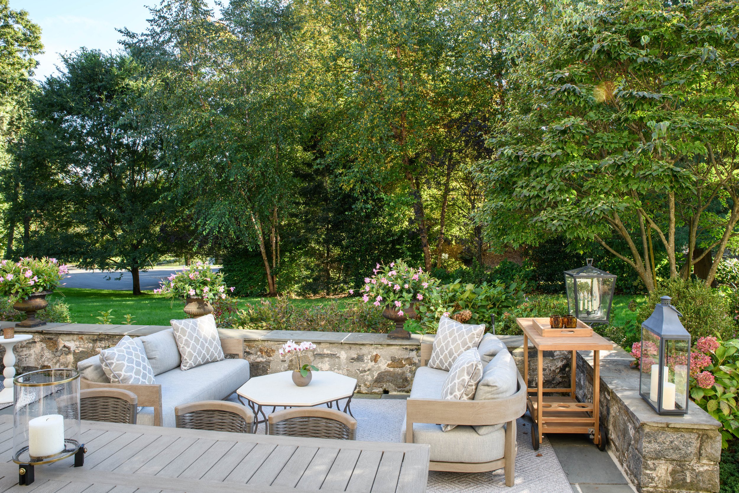 5-garden-patio-oasis-greenery-family-comfort-westechester-rinfret-interior-designs.jpg