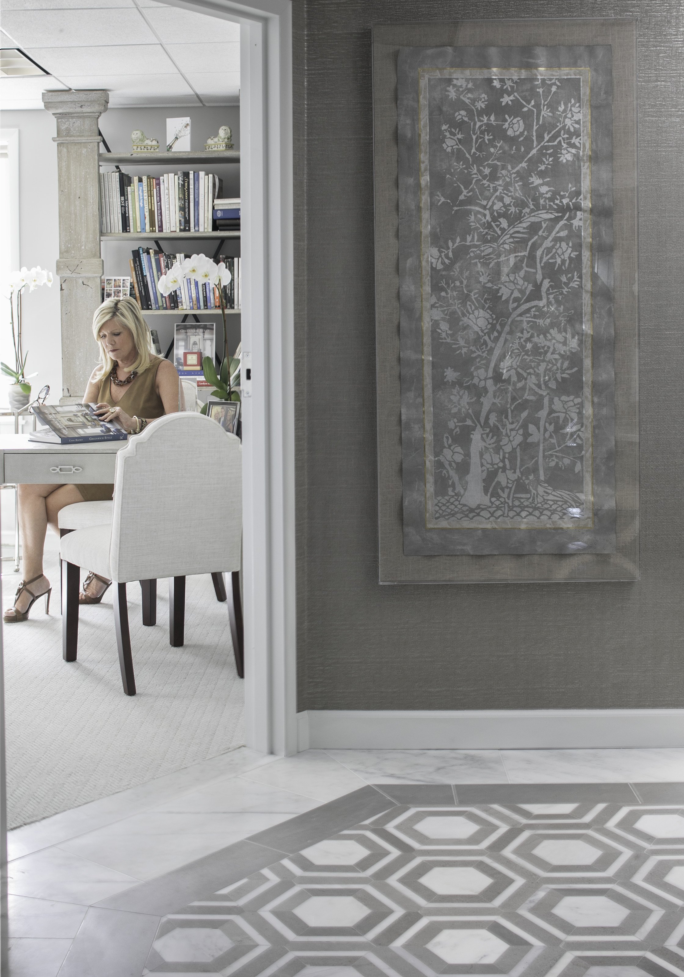 3-textured-prints-patterned-flooring-doorway-cindy-rinfret-design-studio-interior-designs.jpg