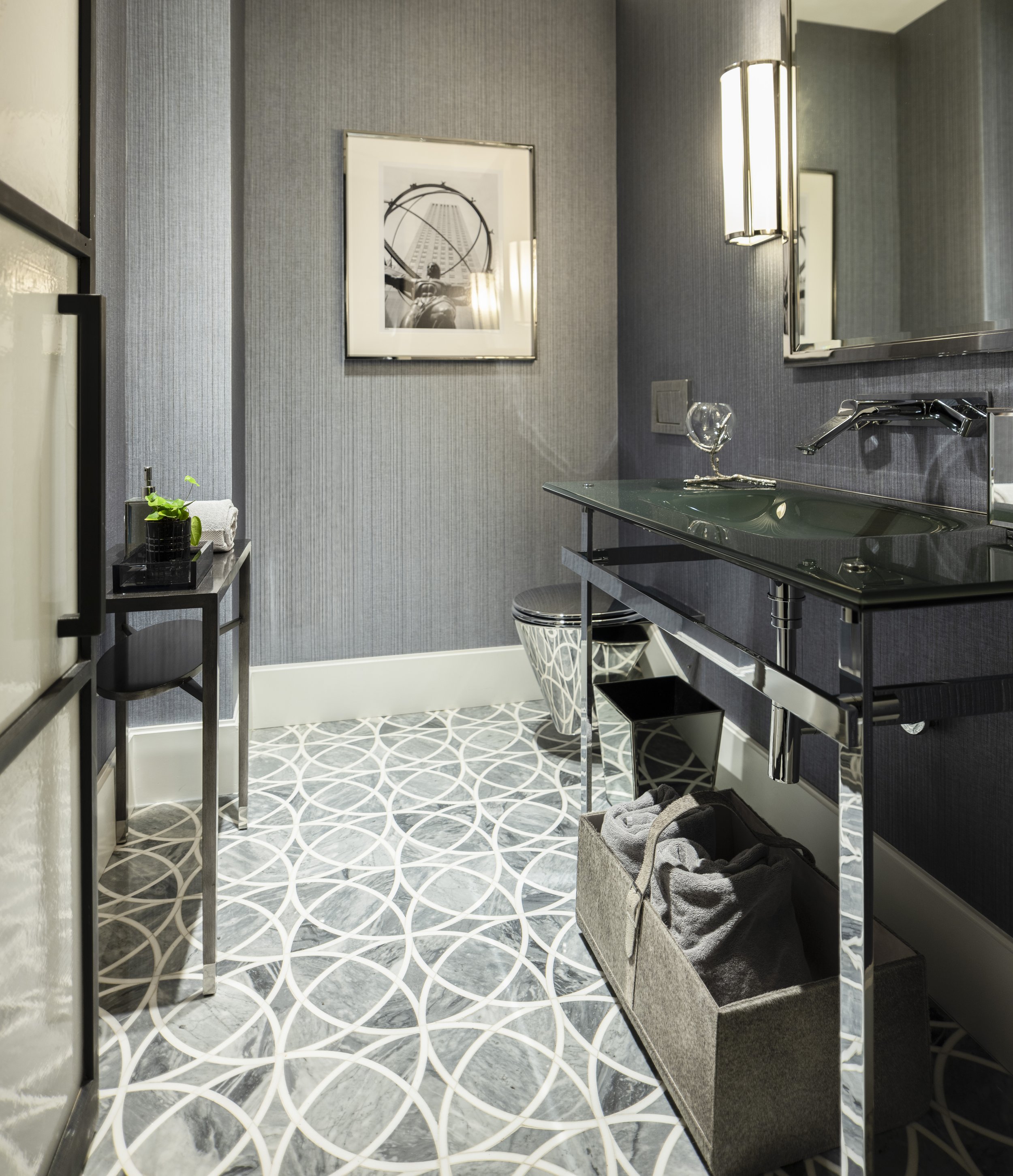 28-gray-patterned-flooring-bathroom-modern-gray-black-modern-light-manhattan-penthouse-rinfret-interior-designs..jpg