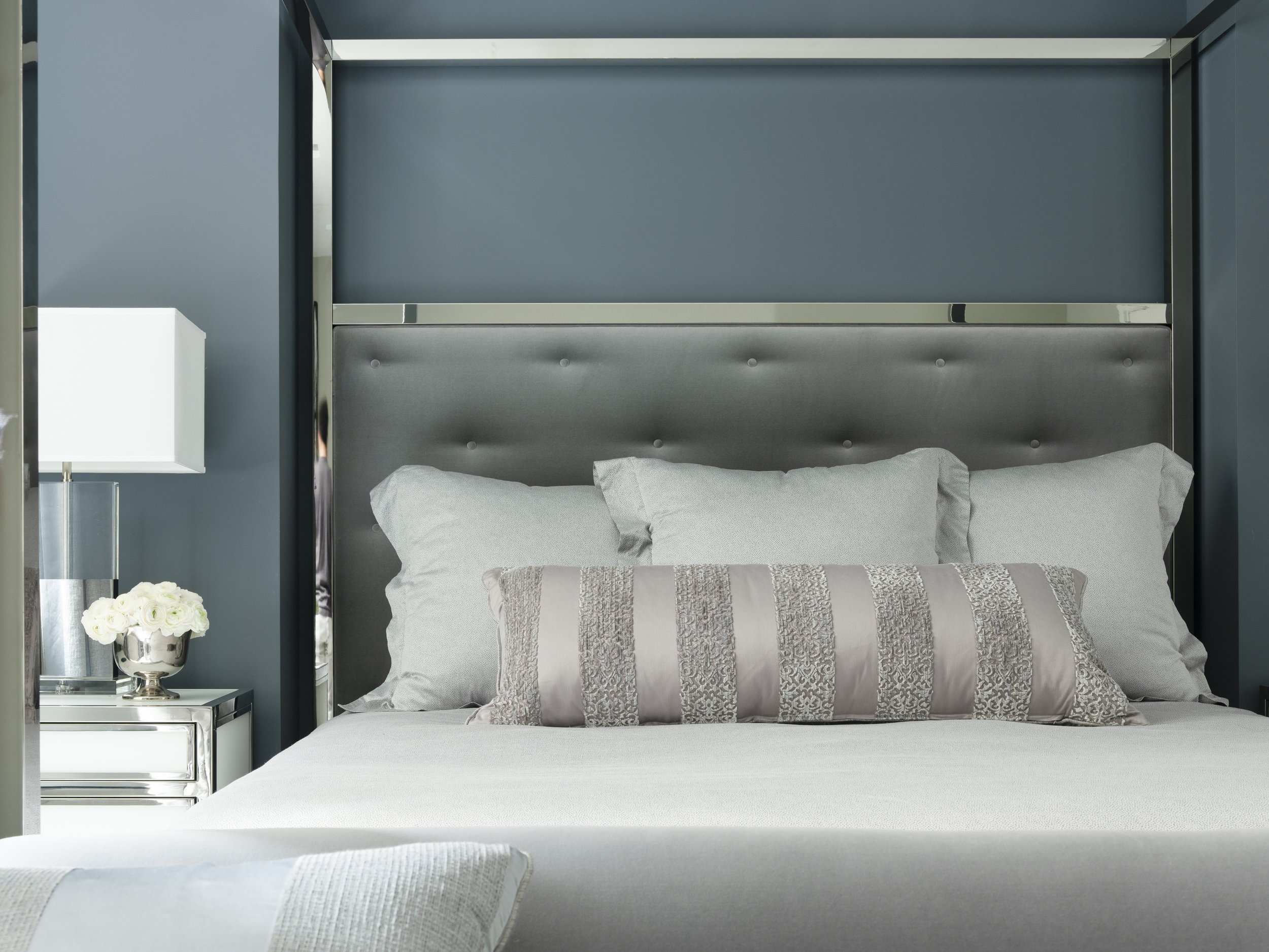 20-gray-blue-decoration-bedroom-simplistic-modern-aesthetic -manhattan-penthouse-rinfret-interior-designs..jpg