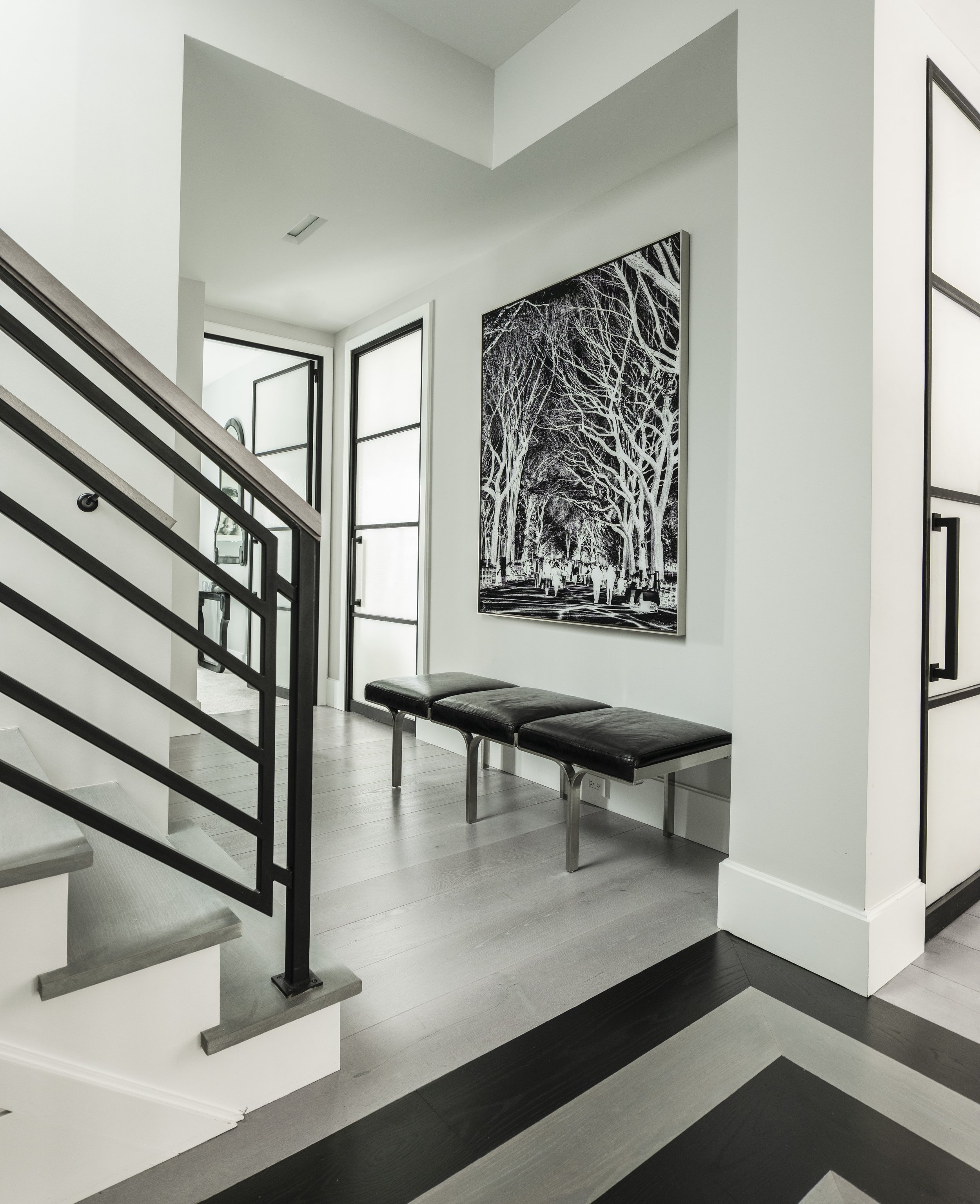 11-black-white-staircase-black-seating-patterned-floor-large-chic-print-manhattan-penthouse-rinfret-interior-designs..jpg