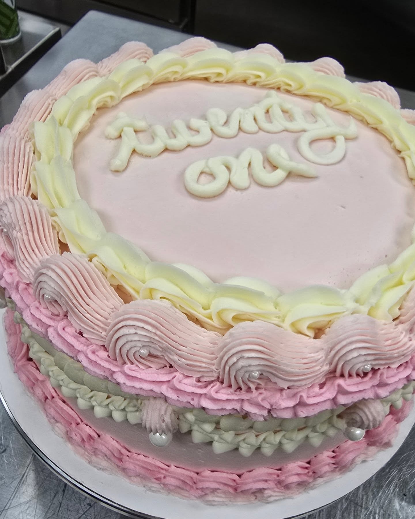 Its cake day! And it's Wednesday Farmer's Market Day! Come see us at Mylan Park from 4-7 aaaand see some cakes we have done recently on the carousel aaand stay tuned for some info about cake ordering coming soon 👀👀👀 I'm pretty excited about this!
