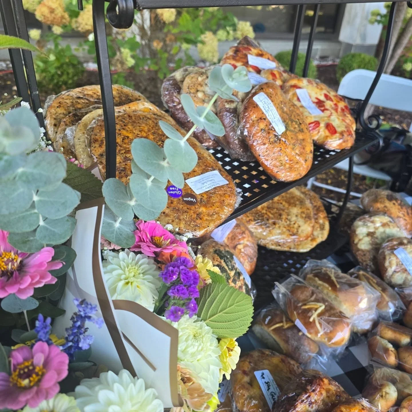 Today is the LAST WVU farmer's market and we couldn't have asked for a more beautiful day!! Some snag your baked goods and some blooms from @reinerhillflowers - here until 3!

Later, we will be at the @morgantownmkt at Mylan Park from 4-7 🩷

Psssst.