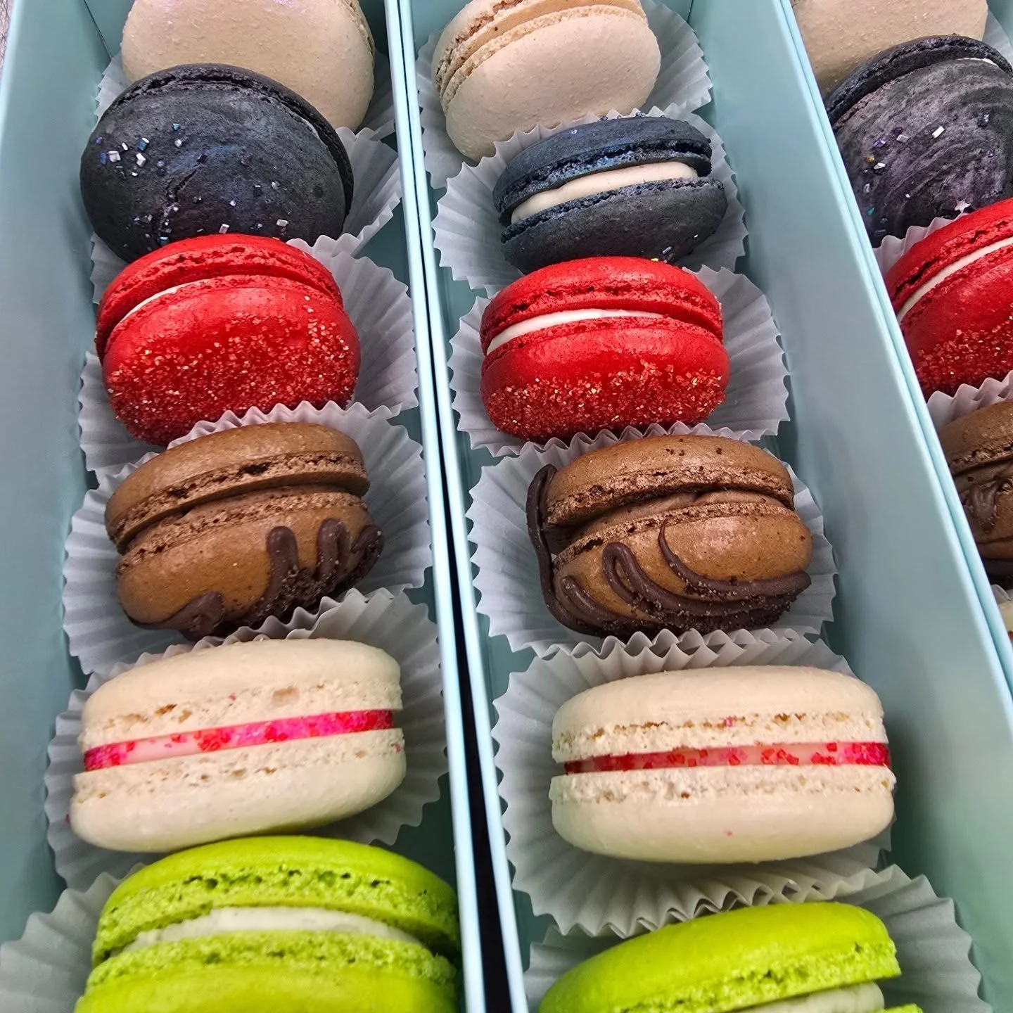 We are fully feeling spooky over at the bakery!
Open today from 10-6(ish) 

🦇 Saturday
@morgantownmkt 8:30-12
Bakery 10-3
Frank N' Stein 2-6 (VIP @ 1)
@mainstreetfairmont 

🧛&zwj;♂️ Twilight box:
Skin of a Killer - Lemon Honey Lilac
New Moon - Blac