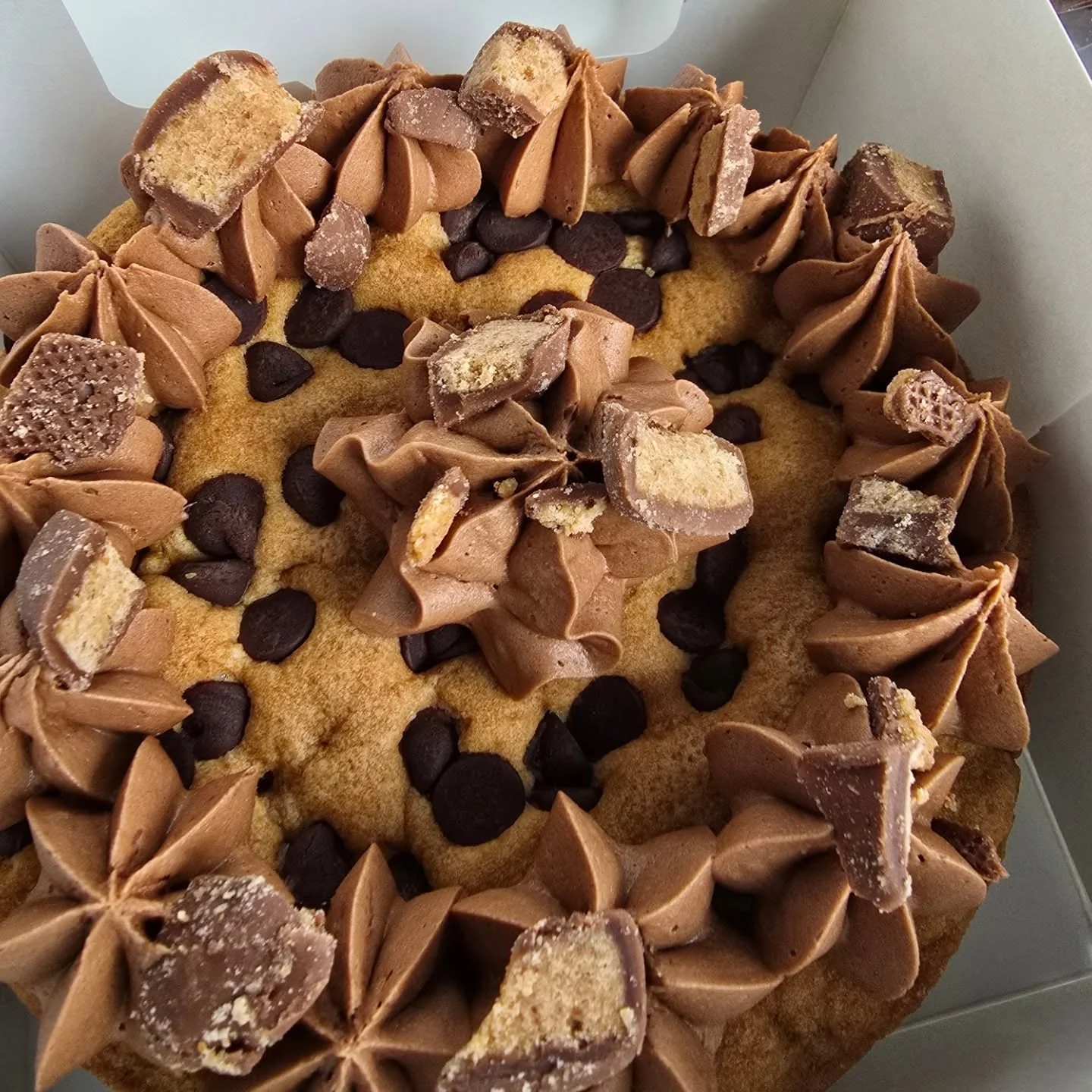 GOOD MORNING MORGANTOWN!!! 🚨 It's the LAST outdoor farmer's market of the season here at @morgantownmkt  and we are here until noon! We are also at the bakery from 10-3.

🚨 We are in the finals for Best of Morgantown for Best Bakery and Best Pepper