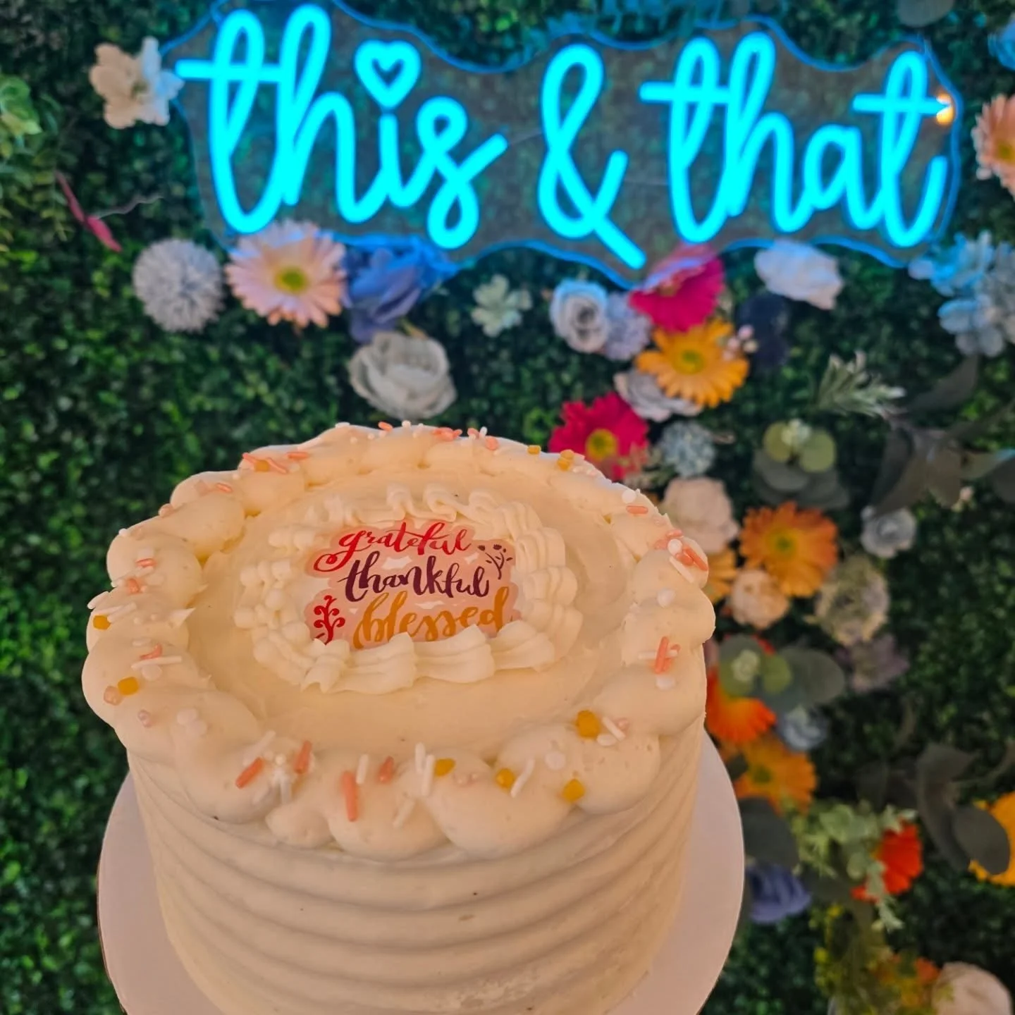 🚨THE BAKERY IS FULL🚨
🚨COME SHOP🚨
🚨SAVE US FROM THE CHAOS OF OUR OWN CREATION🚨

We are open today 12-6, off tomorrow, and VERY BUSY this weekend - swipe all the way to the end for our schedule! In all seriousness, hope y'all are shopping small t