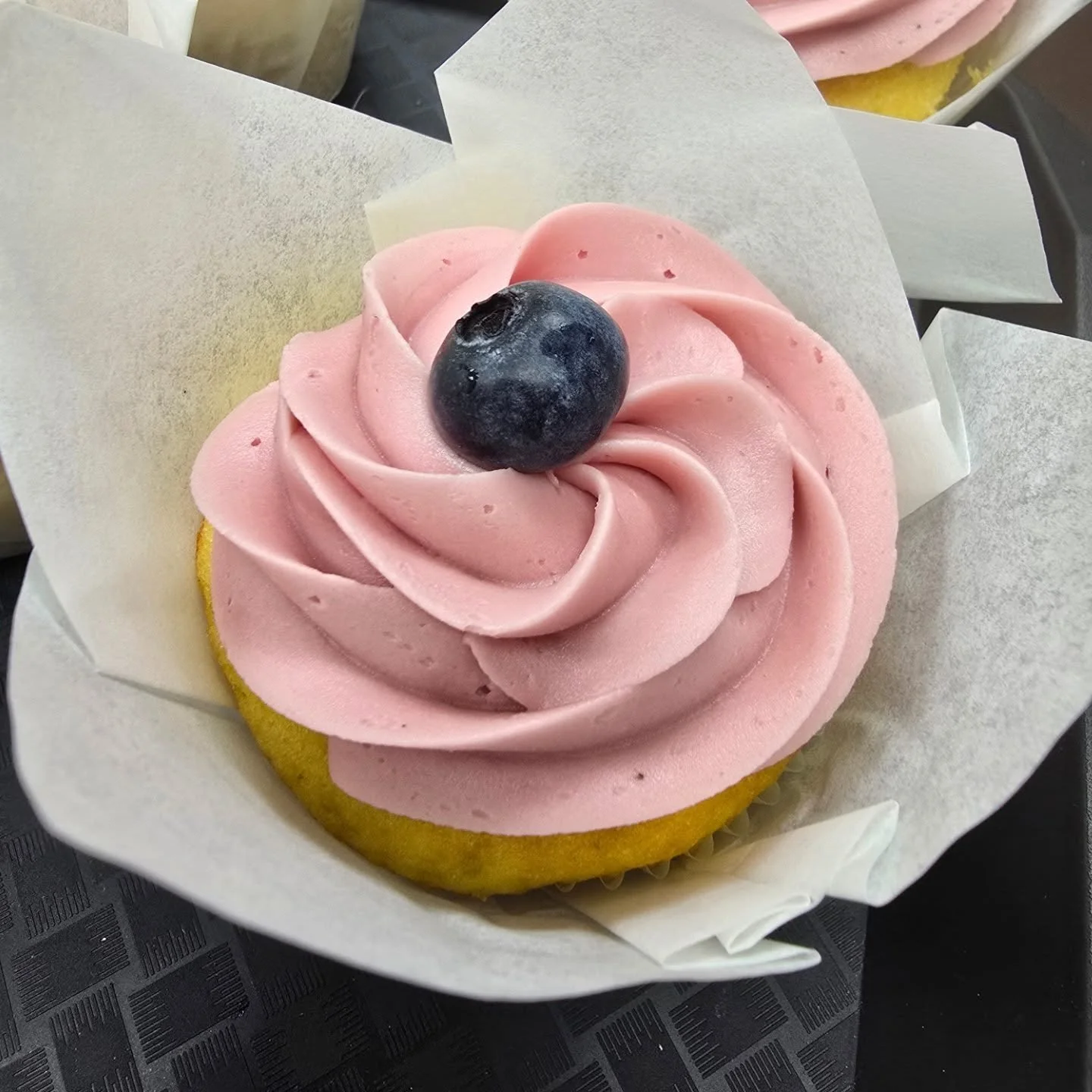 Happy Fri-YAY! Enjoy this lil break in the weather and pop in for a lil treat Friday 10-6. If you can't make it today, catch us tomorrow at @morgantownmkt 10-12 at Mylan Park &amp; the bakery 10-3! 🩷