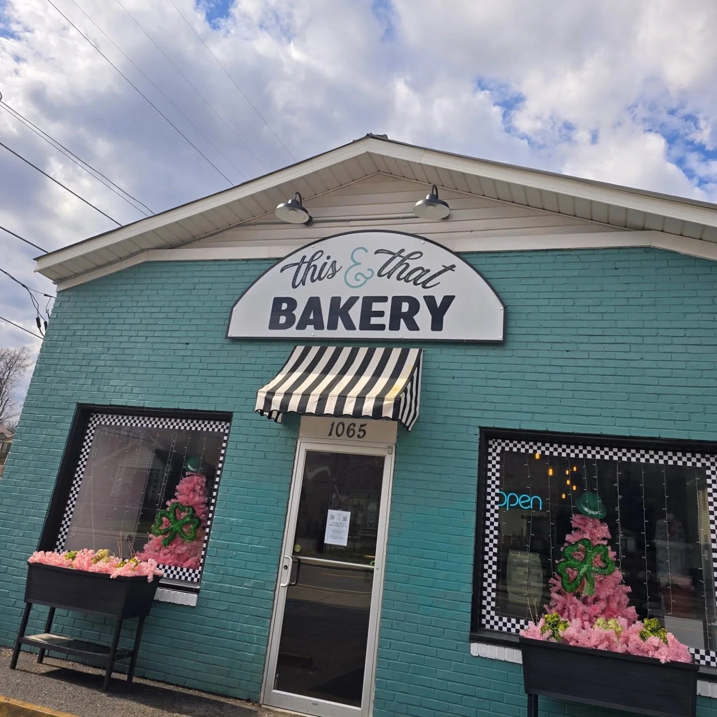 Y'all, after being cooped up in the rain all week, its a BEAUTIFUL day to walk/run/bike/drive/roll over to the bakery and get your human-made baked goods for the week! (INCLUDING our rarely-spotted sourdough loaves, full size and mini). Here Saturday