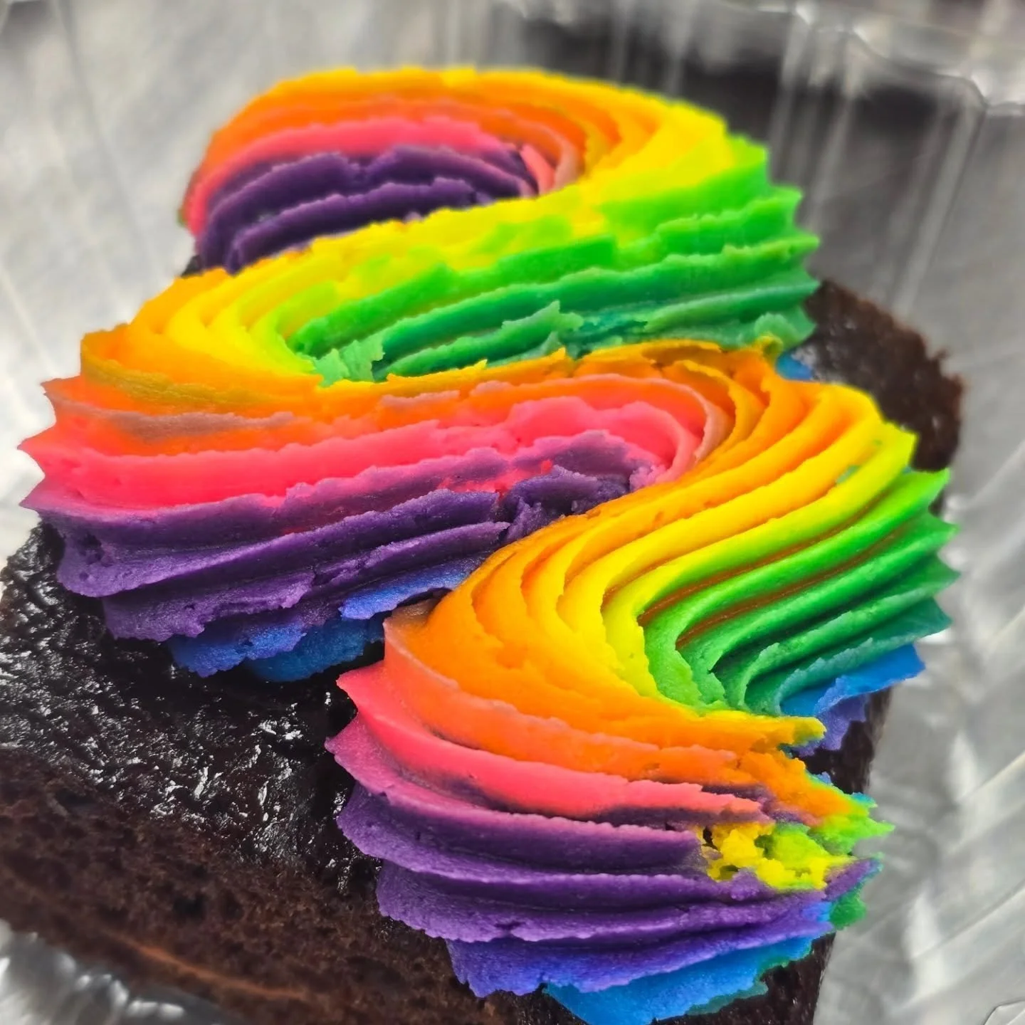 Happy Friday the 13th!
We are chasing down that pot of gold at the end of the rainbow 🌈 Feel free to come along!

Note: Anything containing Guiness will contain trace amounts of alcohol

Find us at:
FRIDAY
🌈 Bakery 10-6
🌈 Fairmont Armory 10-3
SATU