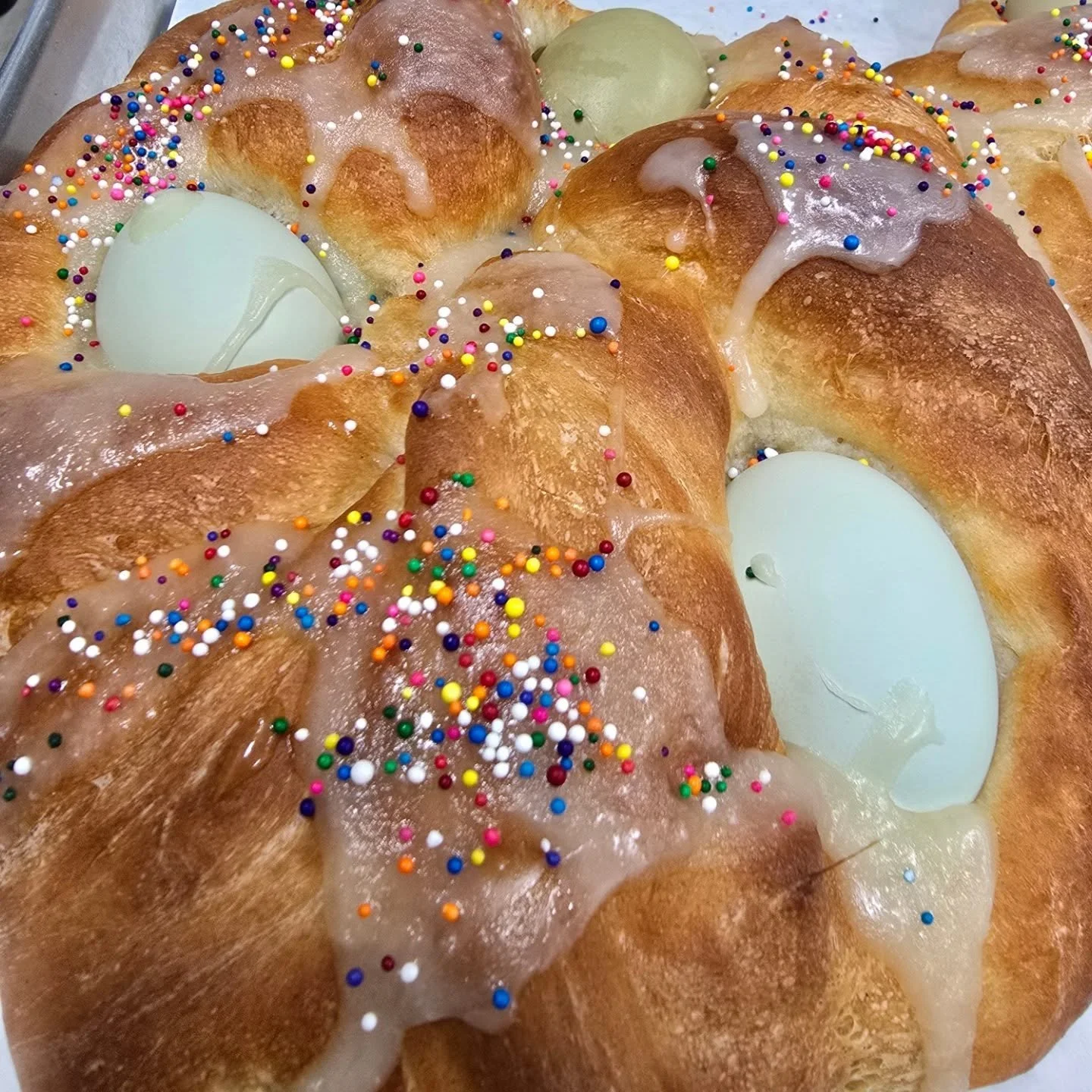 Hi, Morgantown area! We are busy busy bees this weekend 🐝

Saturday:
Bakery 10-3
@morgantownmkt 10-12
@wvblackbears Easter Egg Hunt 9:30-1

Sunday:
Morgantown Beekeeping Vendor Showcase 10-5 at Mylan Park