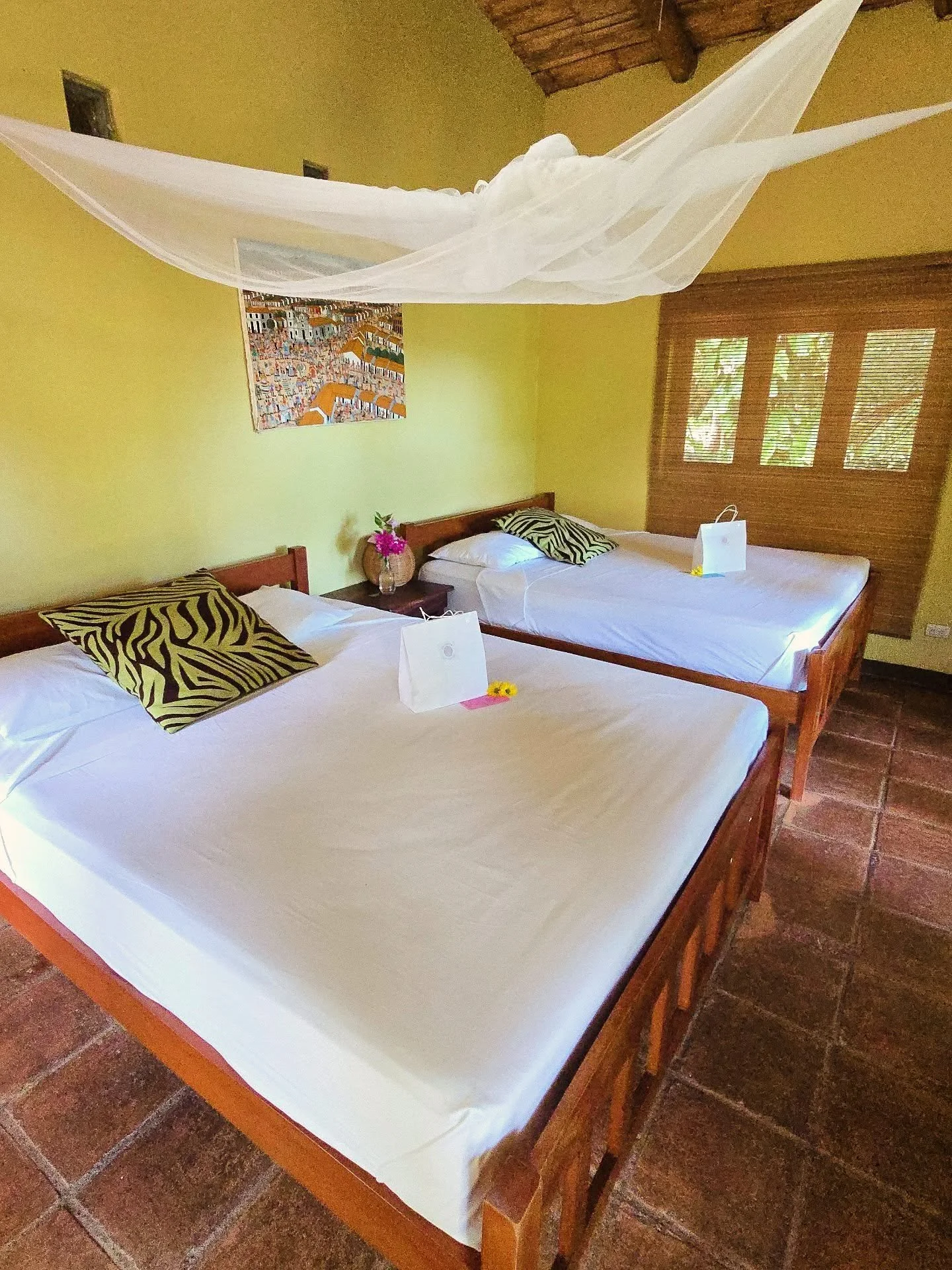 🇺🇸 Imagine waking up here&hellip; Could your day start any softer than this? ✨
From the light filtering through the windows, to the quiet comfort of your room, to opening the balcony door and stepping into that view &mdash; this is the kind of slow