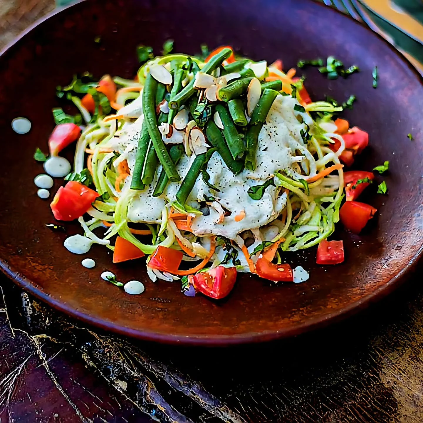 🇺🇸 The food alone is a reason to come.
Colourful, nourishing meals made with care &mdash; the kind that invite you to soften, settle in, and feel more at home with every bite.
Plant-based or not, everyone leaves the table surprised by how deeply go