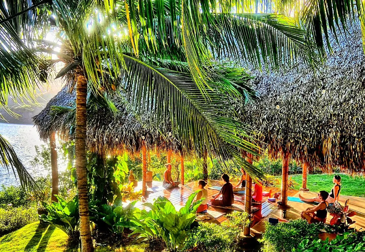 🇺🇸 A golden moment from our most recent retreat. ✨
Filled with connection, laughter, stillness, and nourishment &mdash; for both mind and body. 💙

A gentle reminder of what&rsquo;s possible when people come together with open hearts and time to si