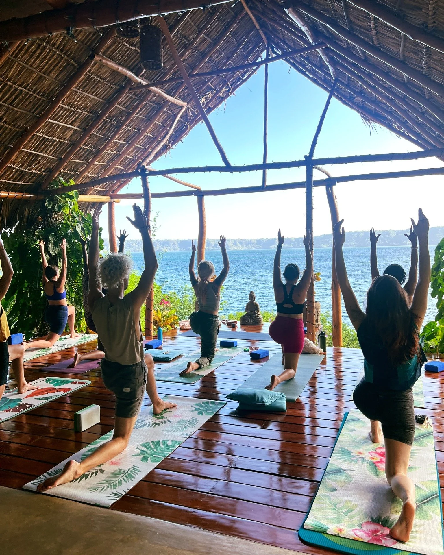 🇺🇸Practicing yoga outdoors in a tropical country? Not for everyone! 🌴🧘&zwj;♀️

Sure, it gets hot, the sun might beam right on your face, and a bug may drop by now and then... But here&rsquo;s the thing: if you can tune into all that natural goodn